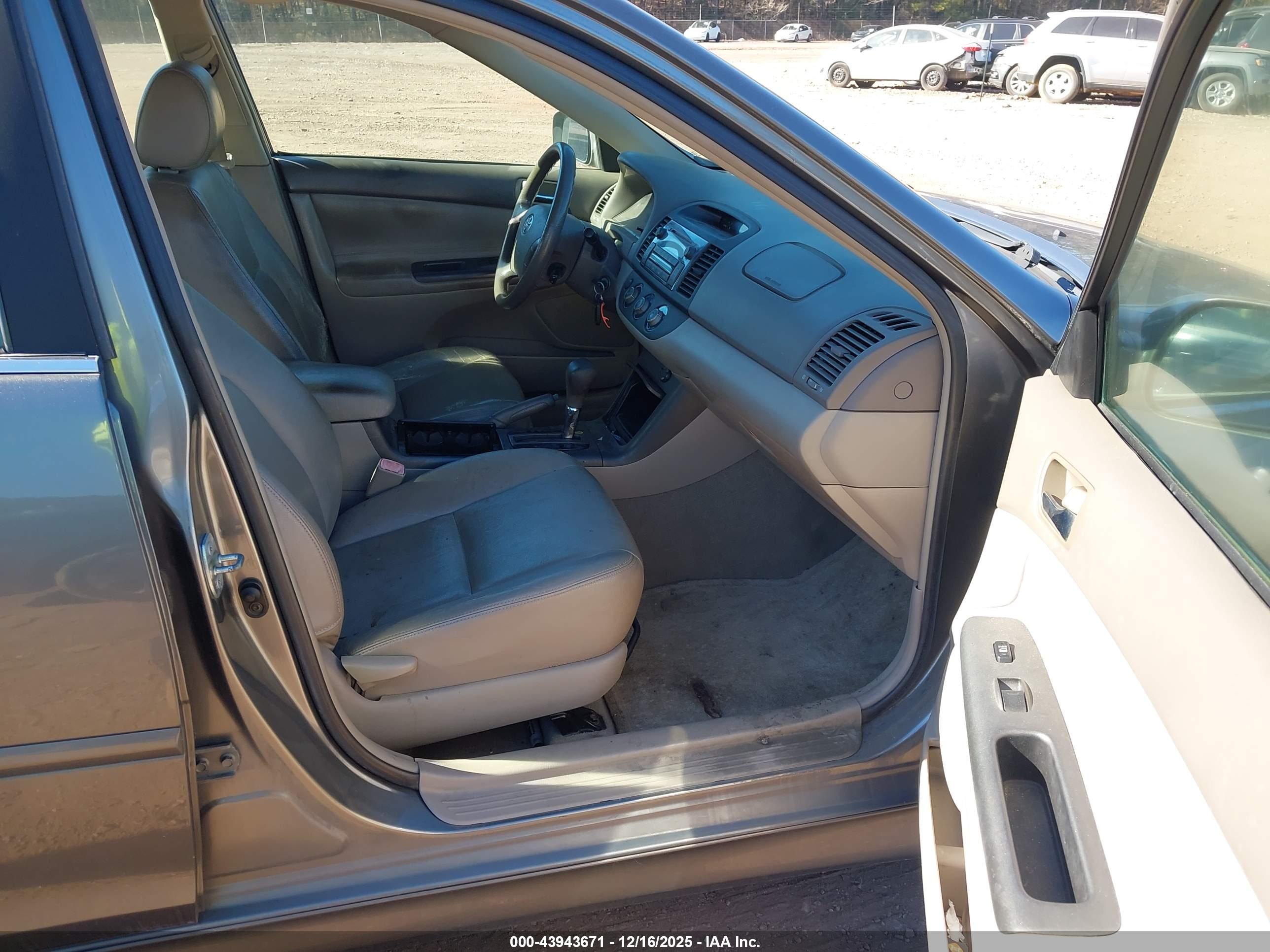 TOYOTA CAMRY image 5