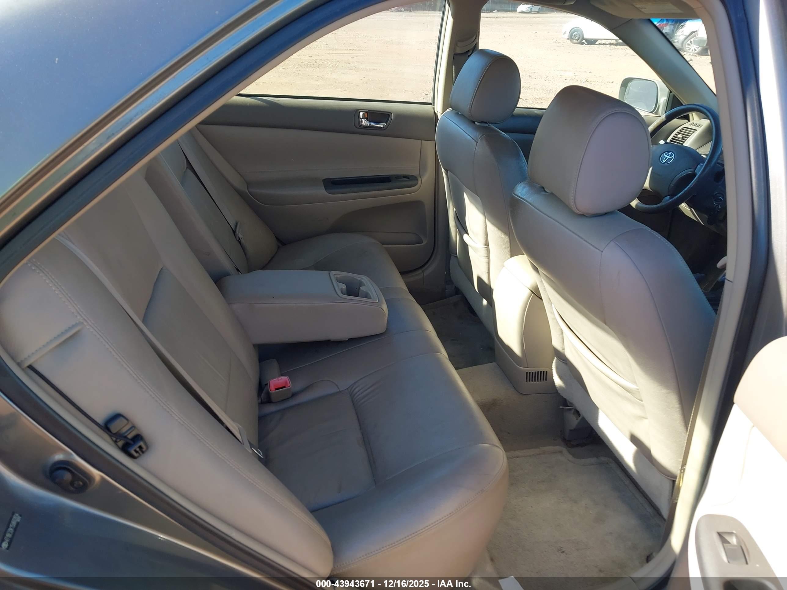 TOYOTA CAMRY image 8
