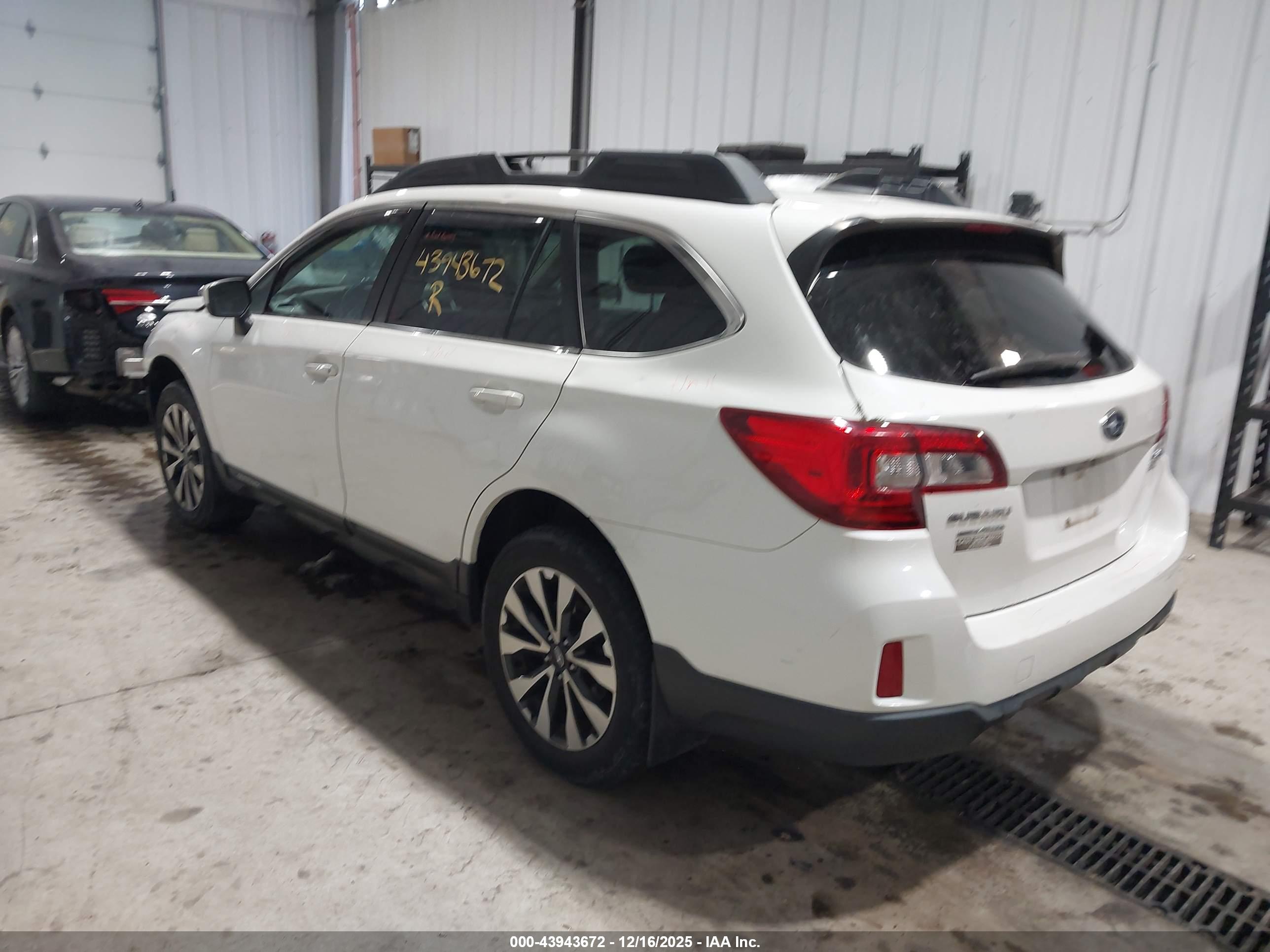 SUBARU OUTBACK image 3