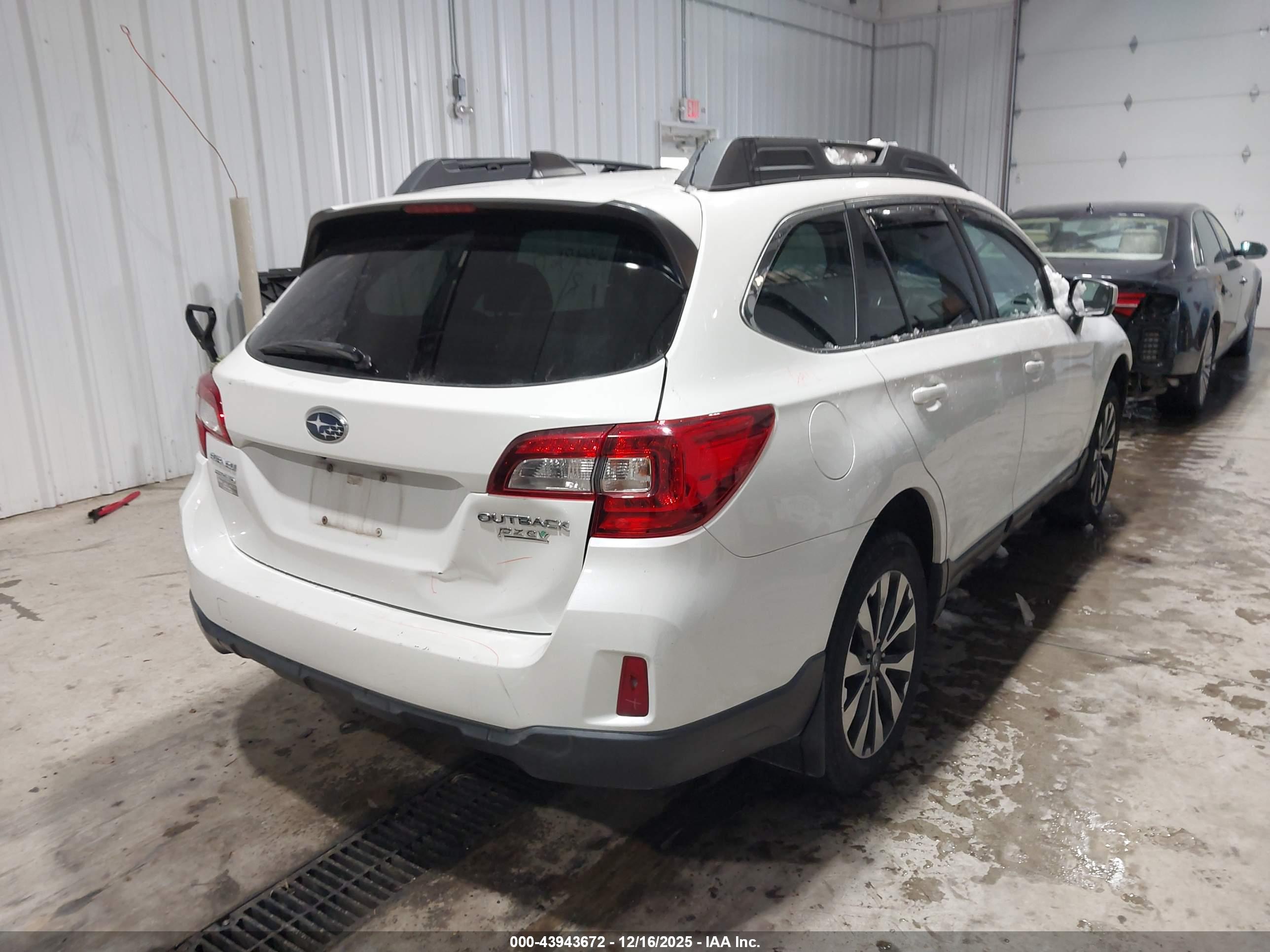 SUBARU OUTBACK image 4