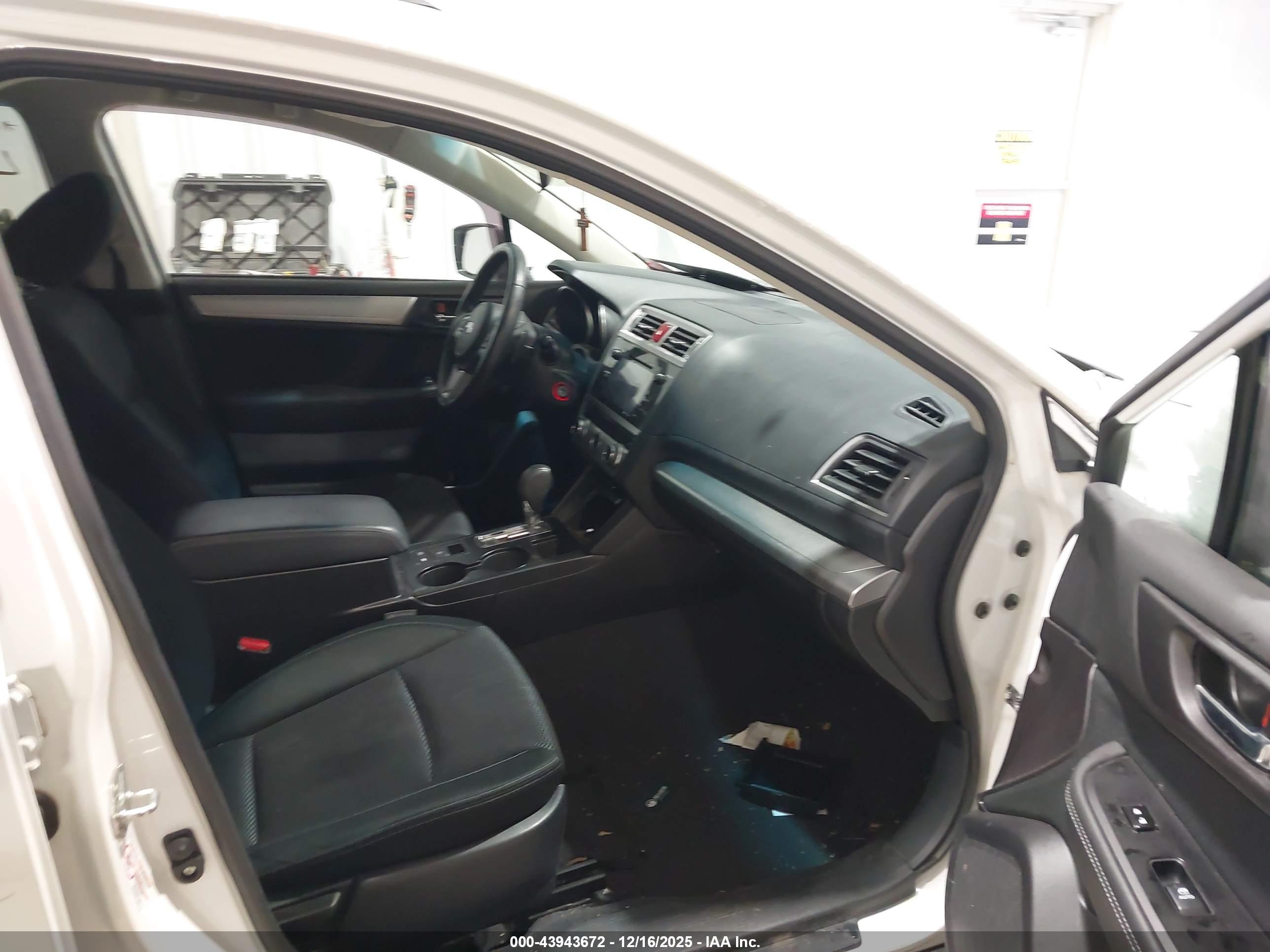 SUBARU OUTBACK image 5