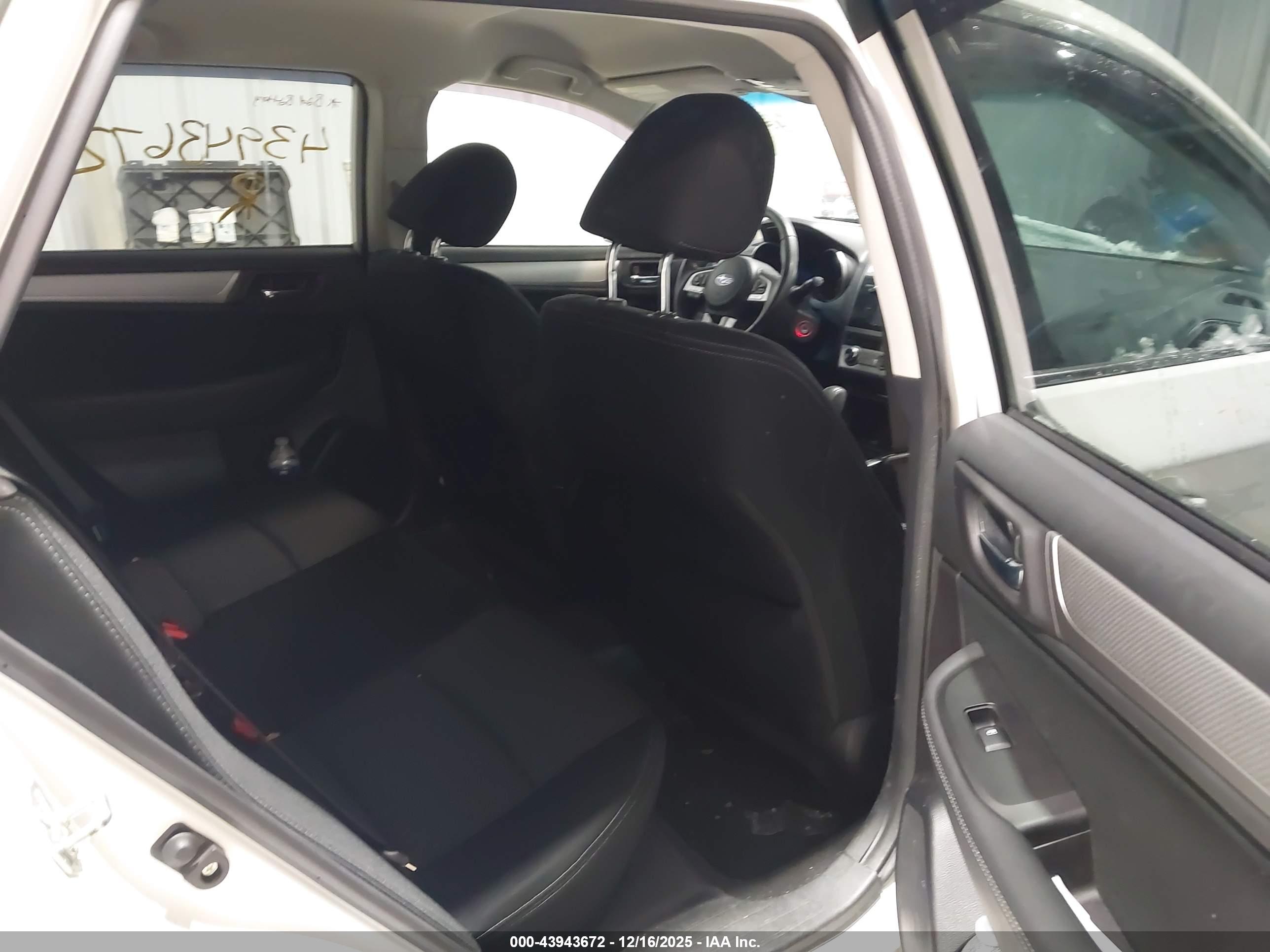 SUBARU OUTBACK image 8