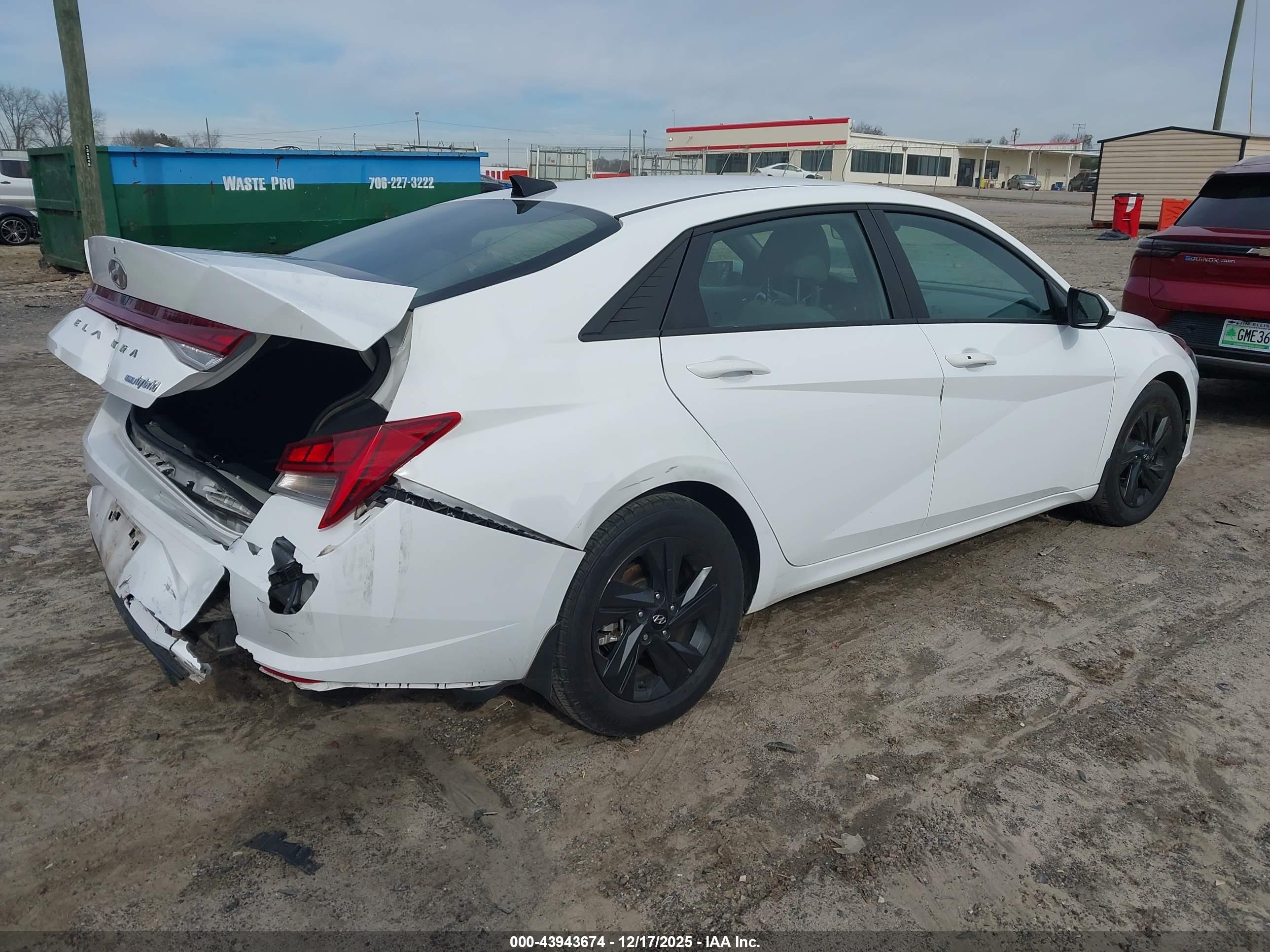 HYUNDAI ELANTRA image 4
