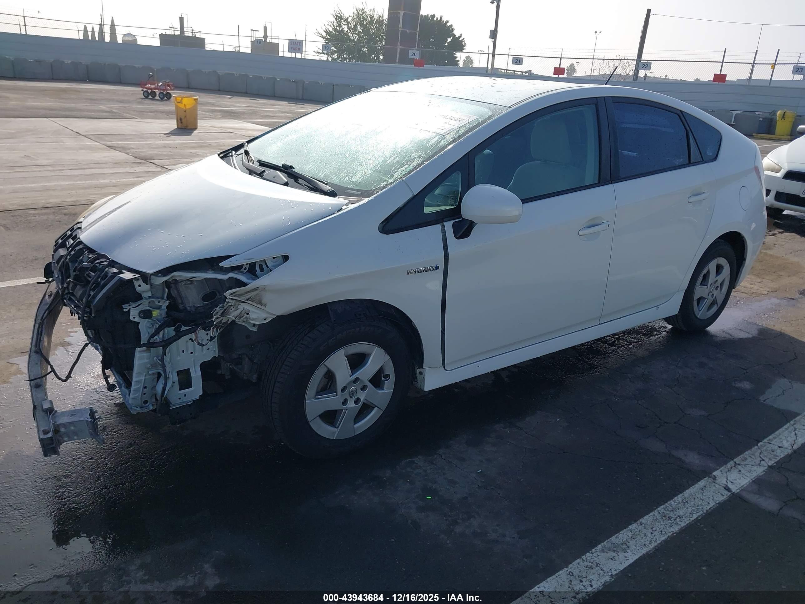 TOYOTA PRIUS image 2