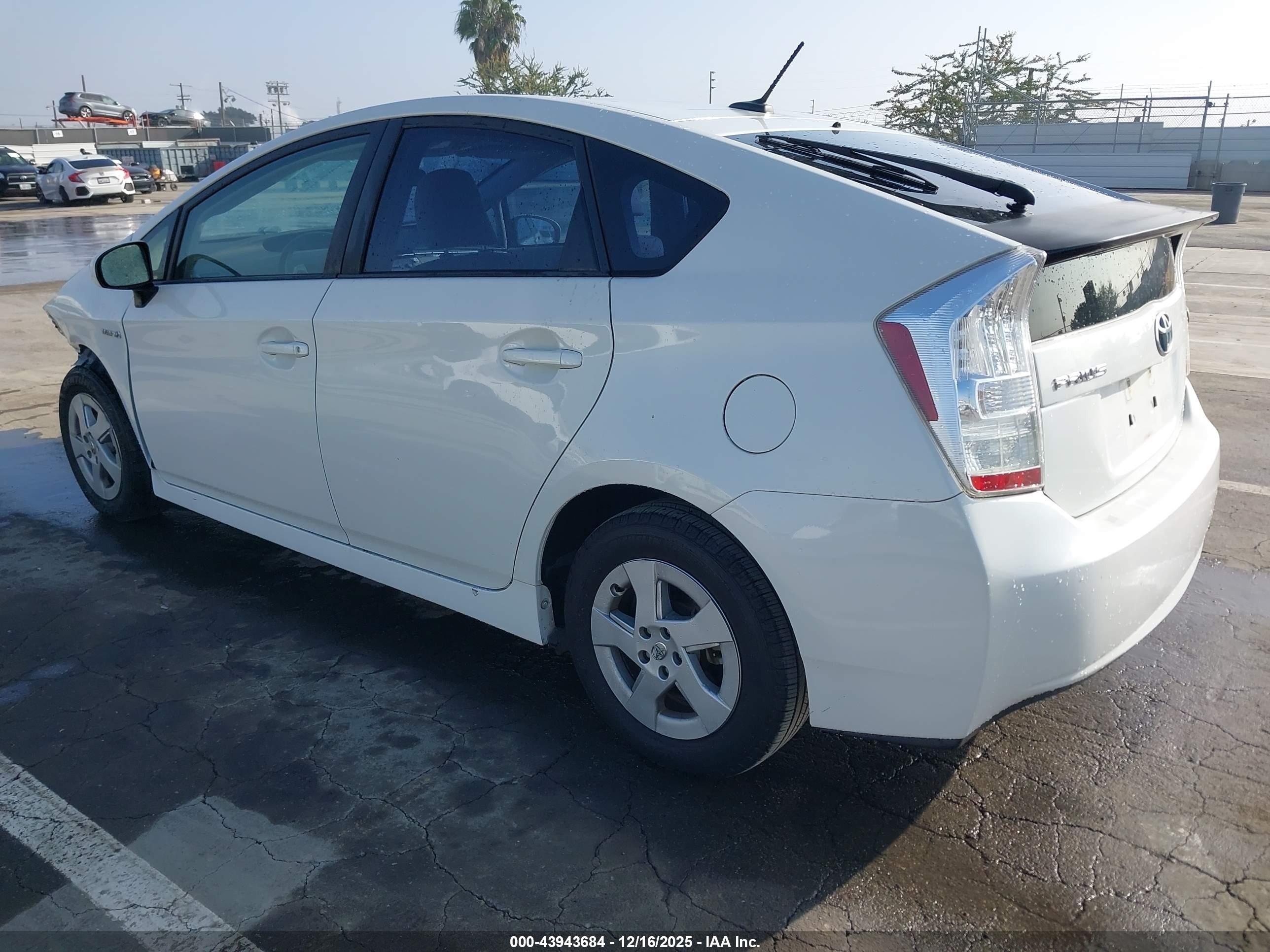 TOYOTA PRIUS image 3