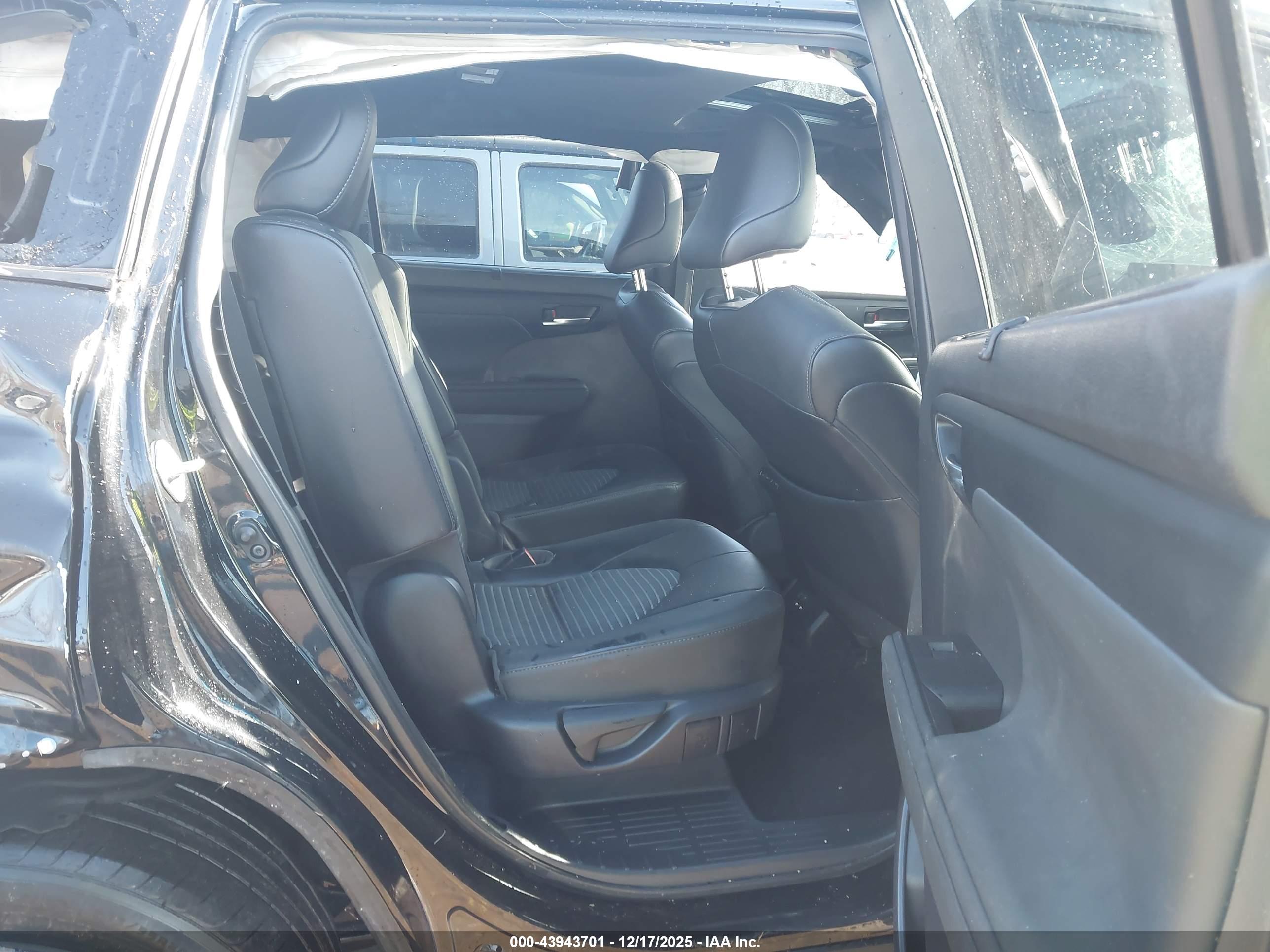 TOYOTA HIGHLANDER image 8