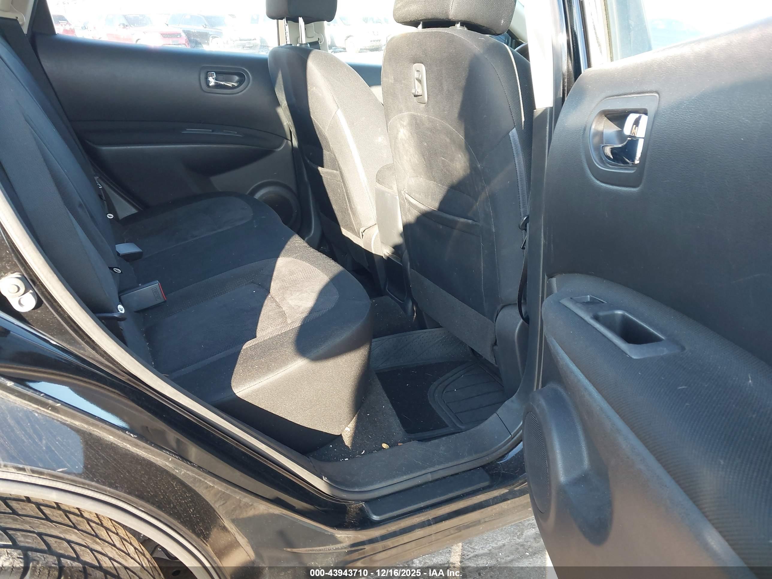 NISSAN ROGUE image 8