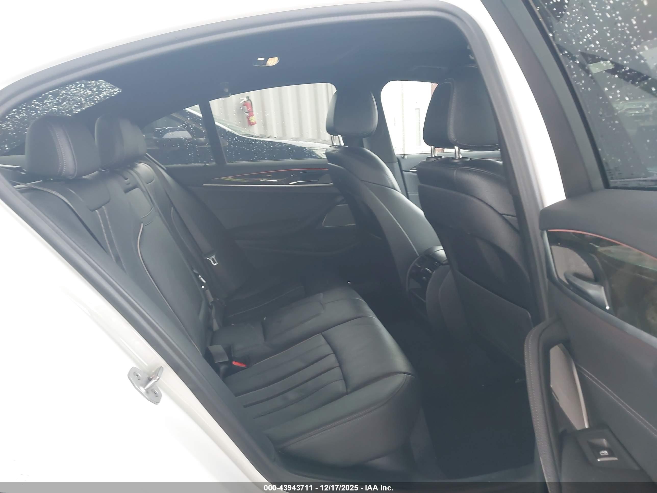 BMW 530E image 8