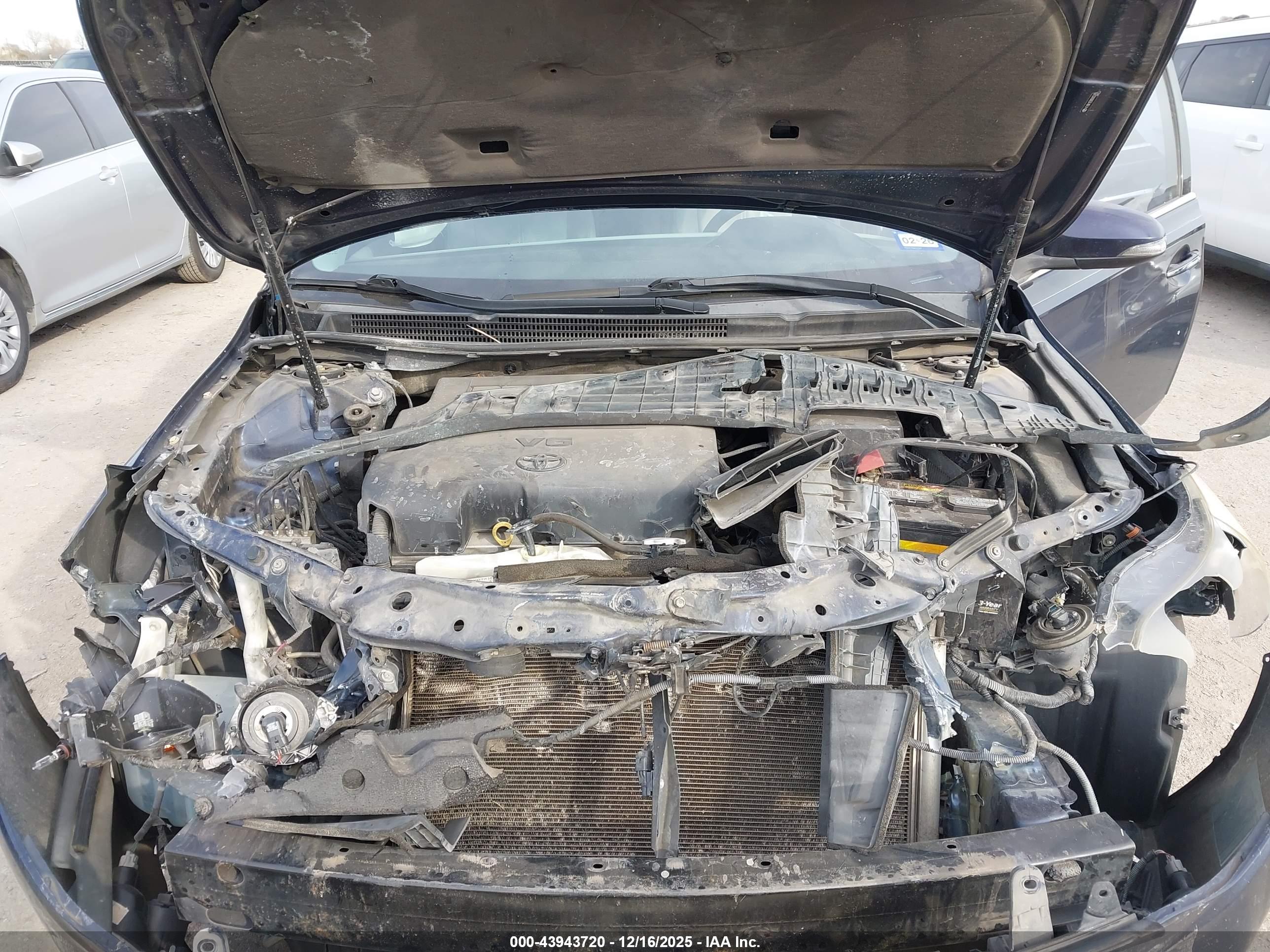 TOYOTA AVALON image 10