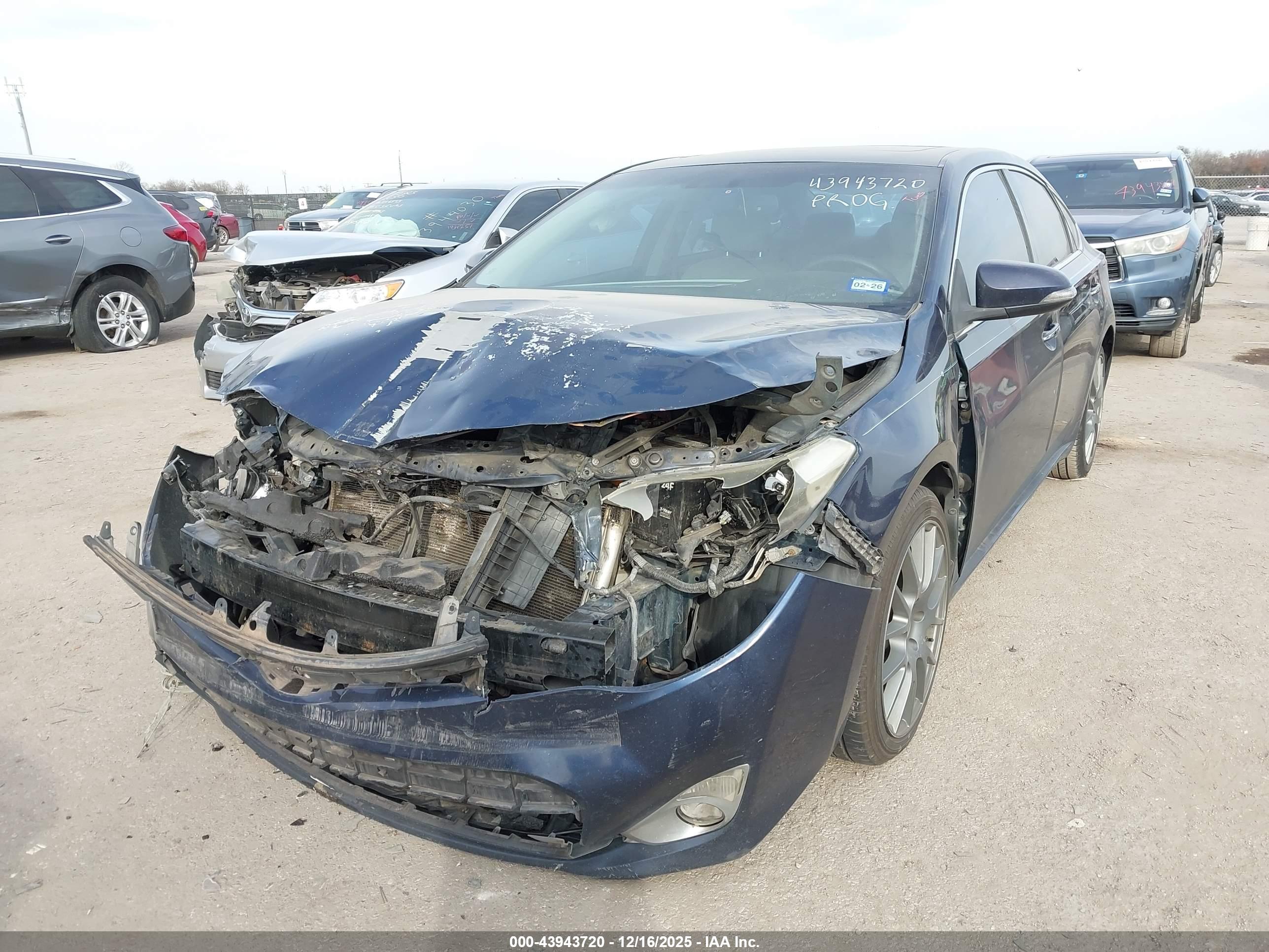 TOYOTA AVALON image 2