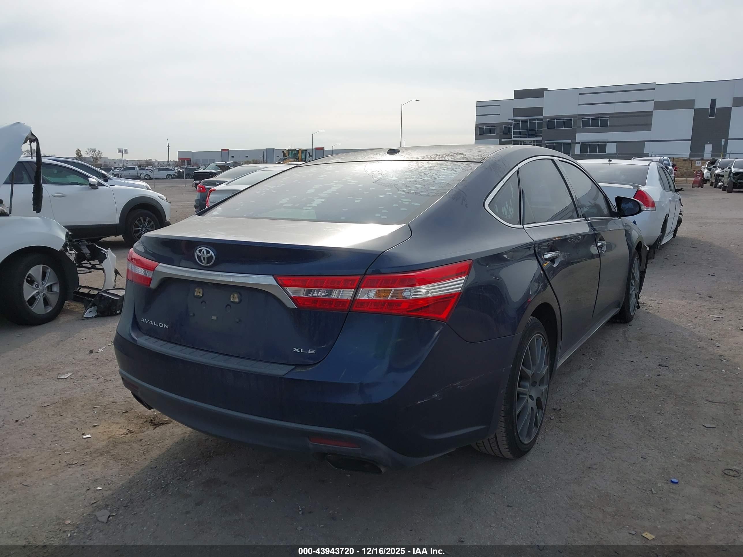 TOYOTA AVALON image 4