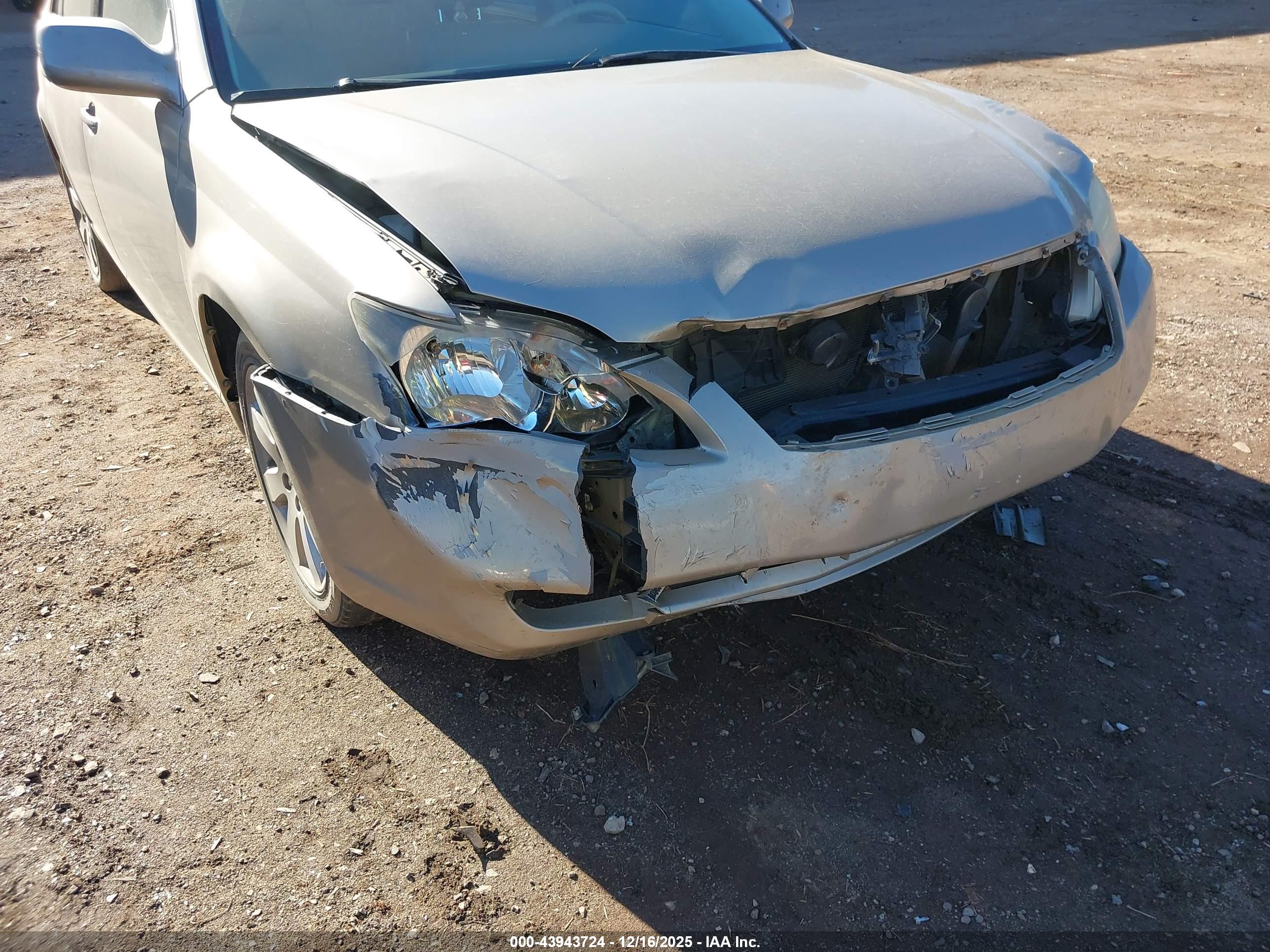 TOYOTA AVALON image 6