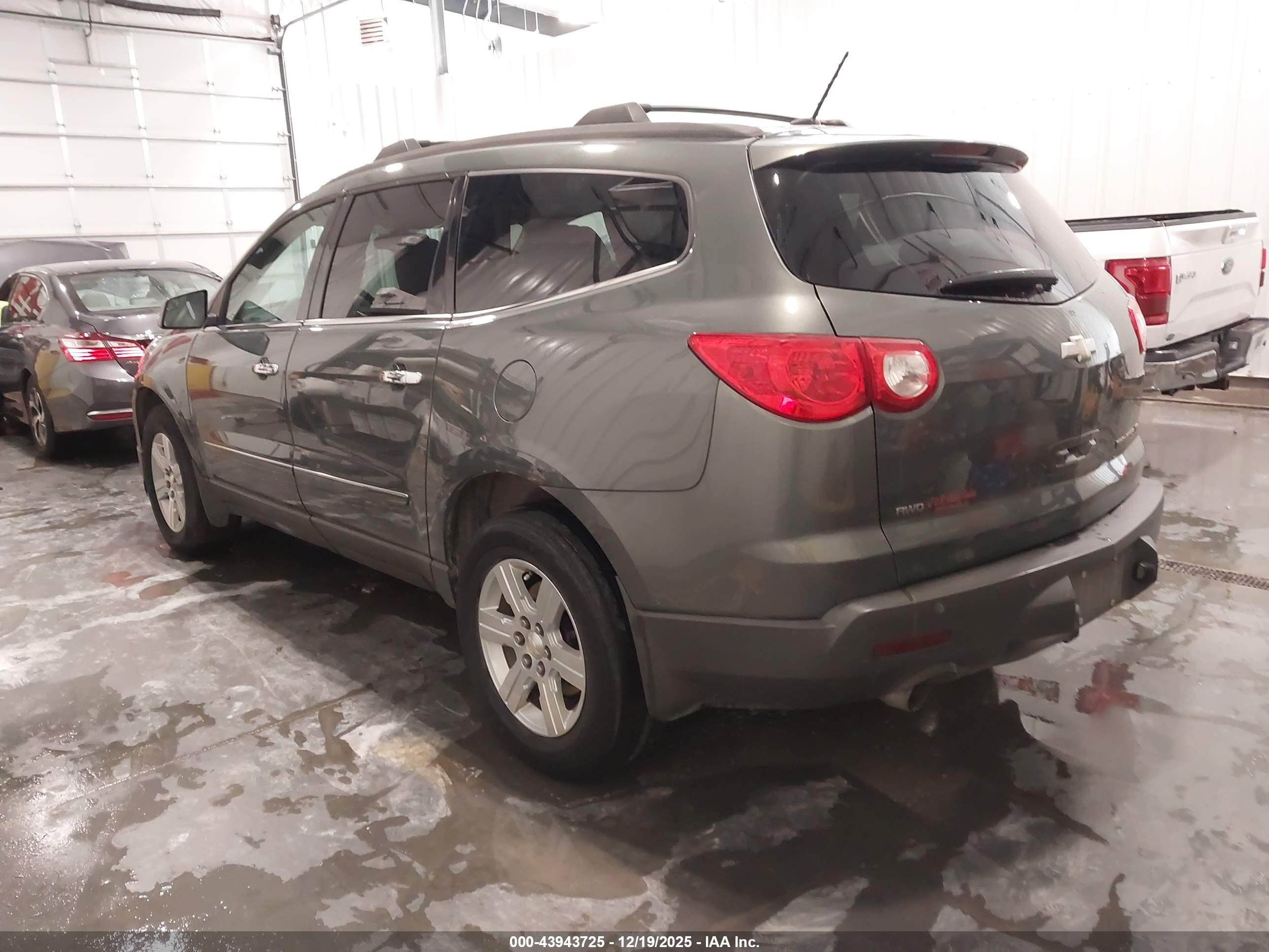 CHEVROLET TRAVERSE image 3