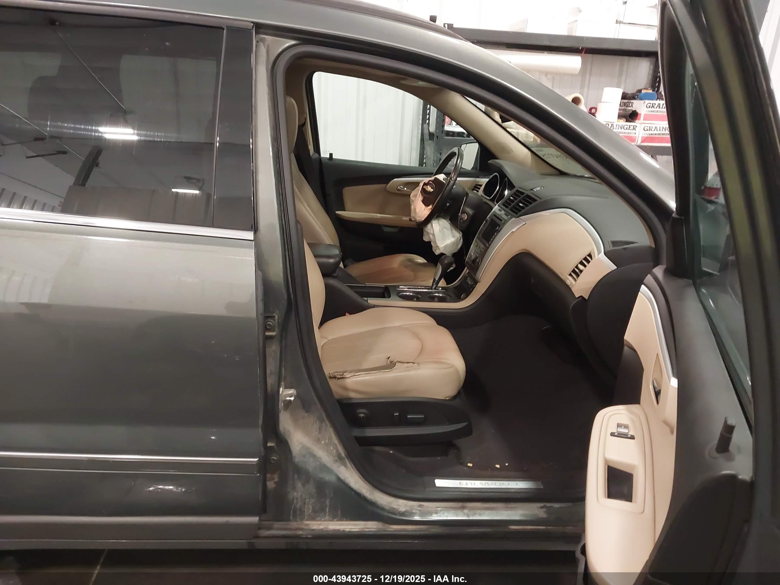 CHEVROLET TRAVERSE image 5