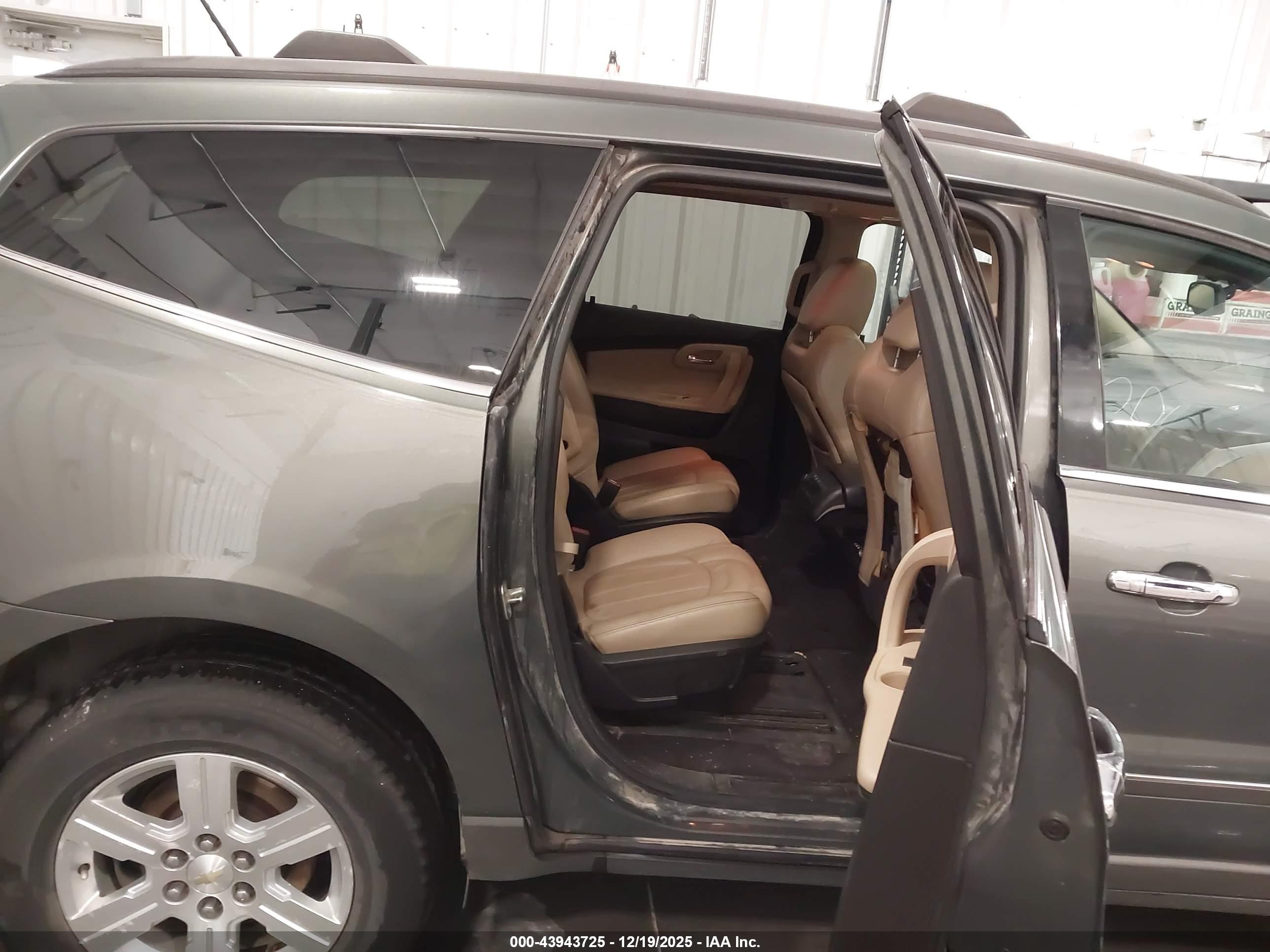 CHEVROLET TRAVERSE image 8