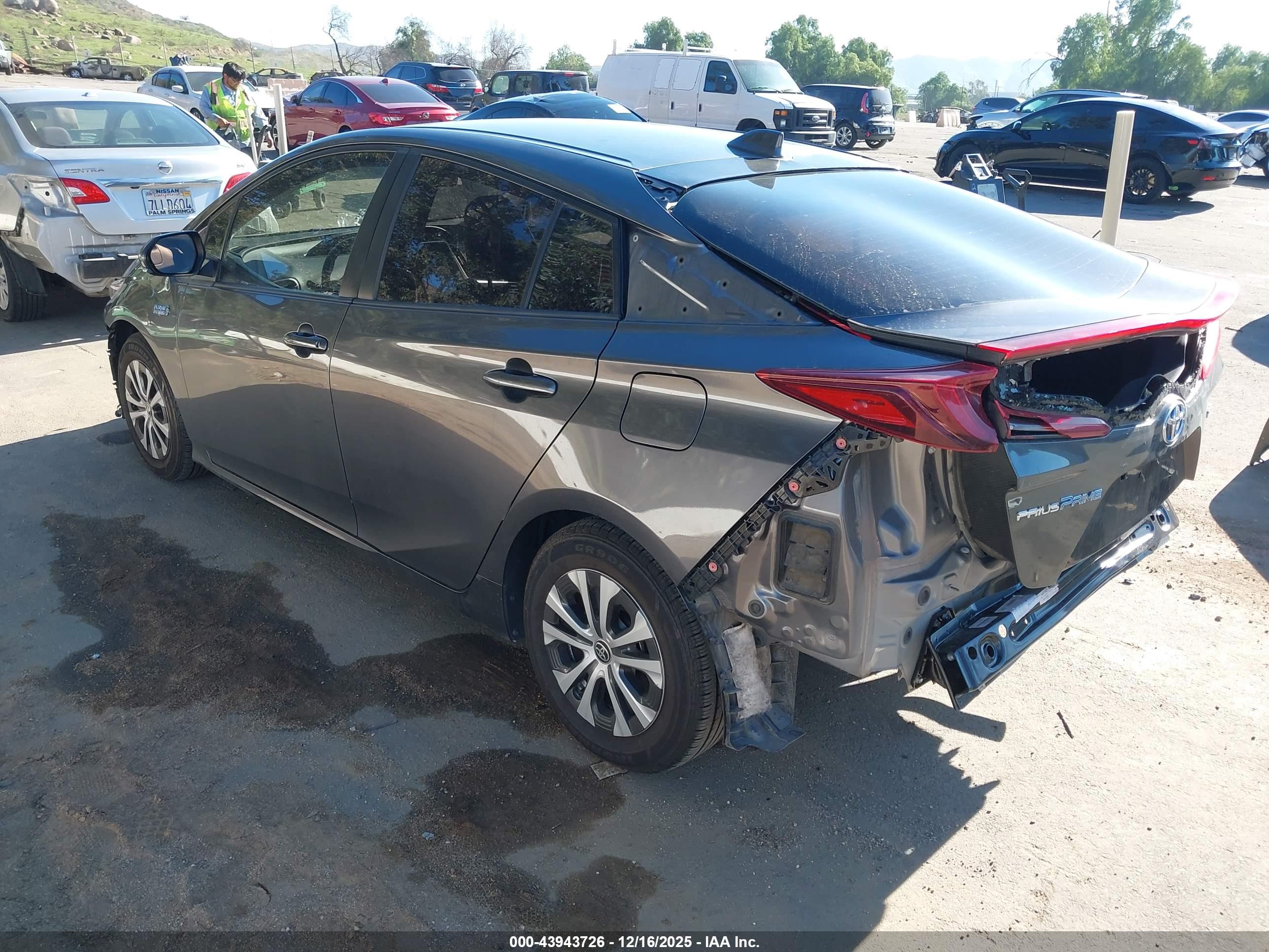 TOYOTA PRIUS image 3