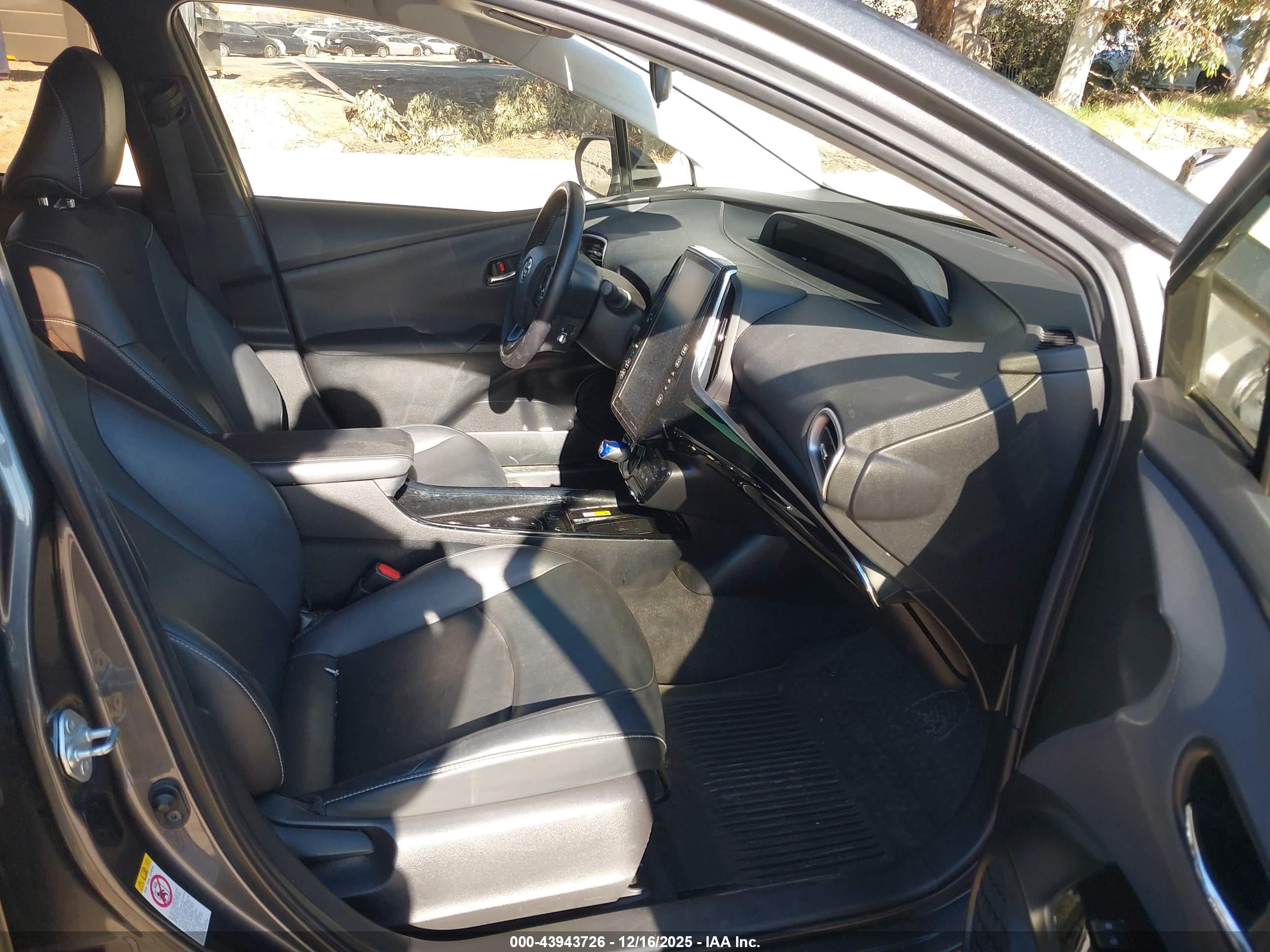 TOYOTA PRIUS image 5