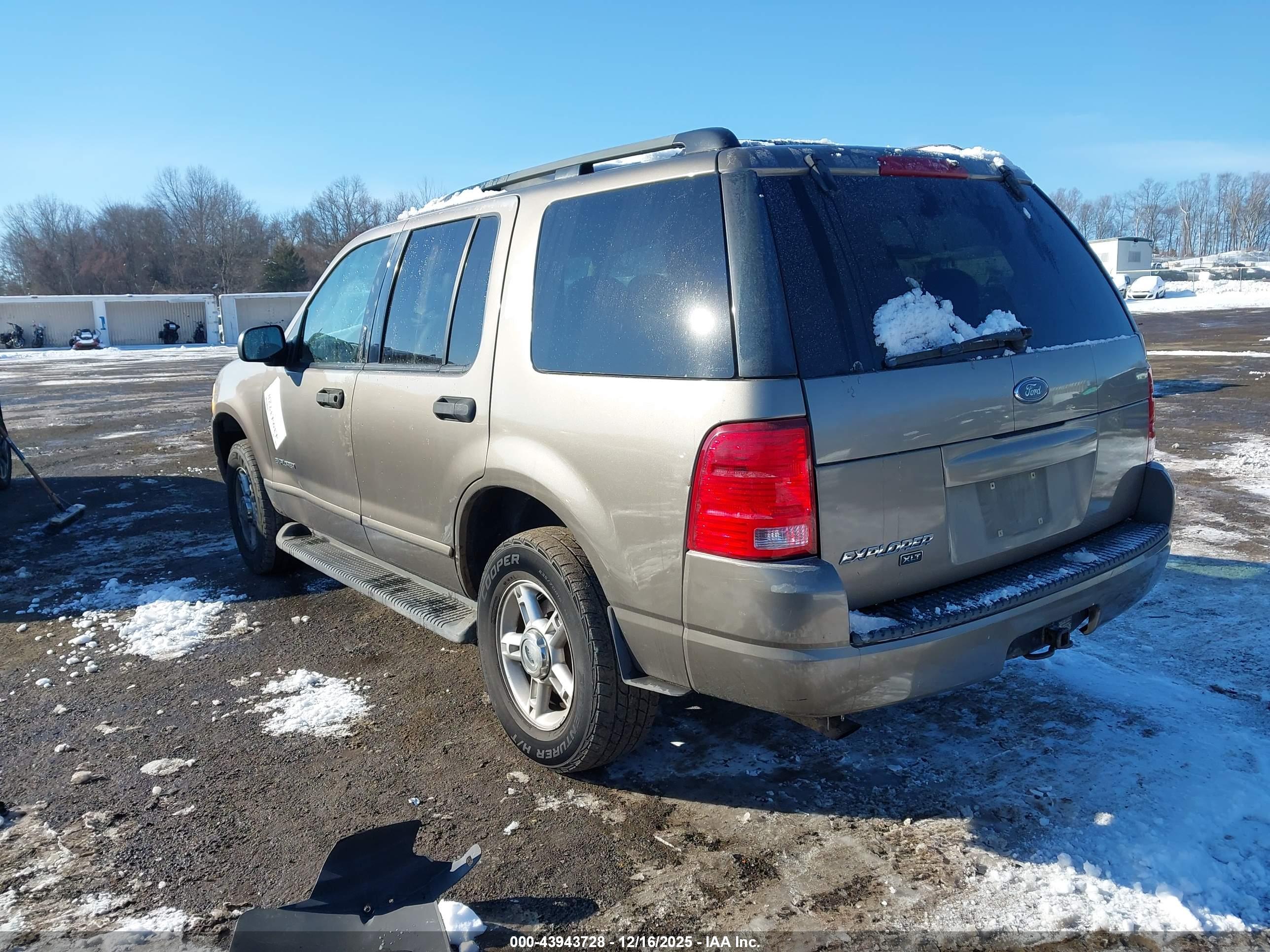 FORD EXPLORER image 3