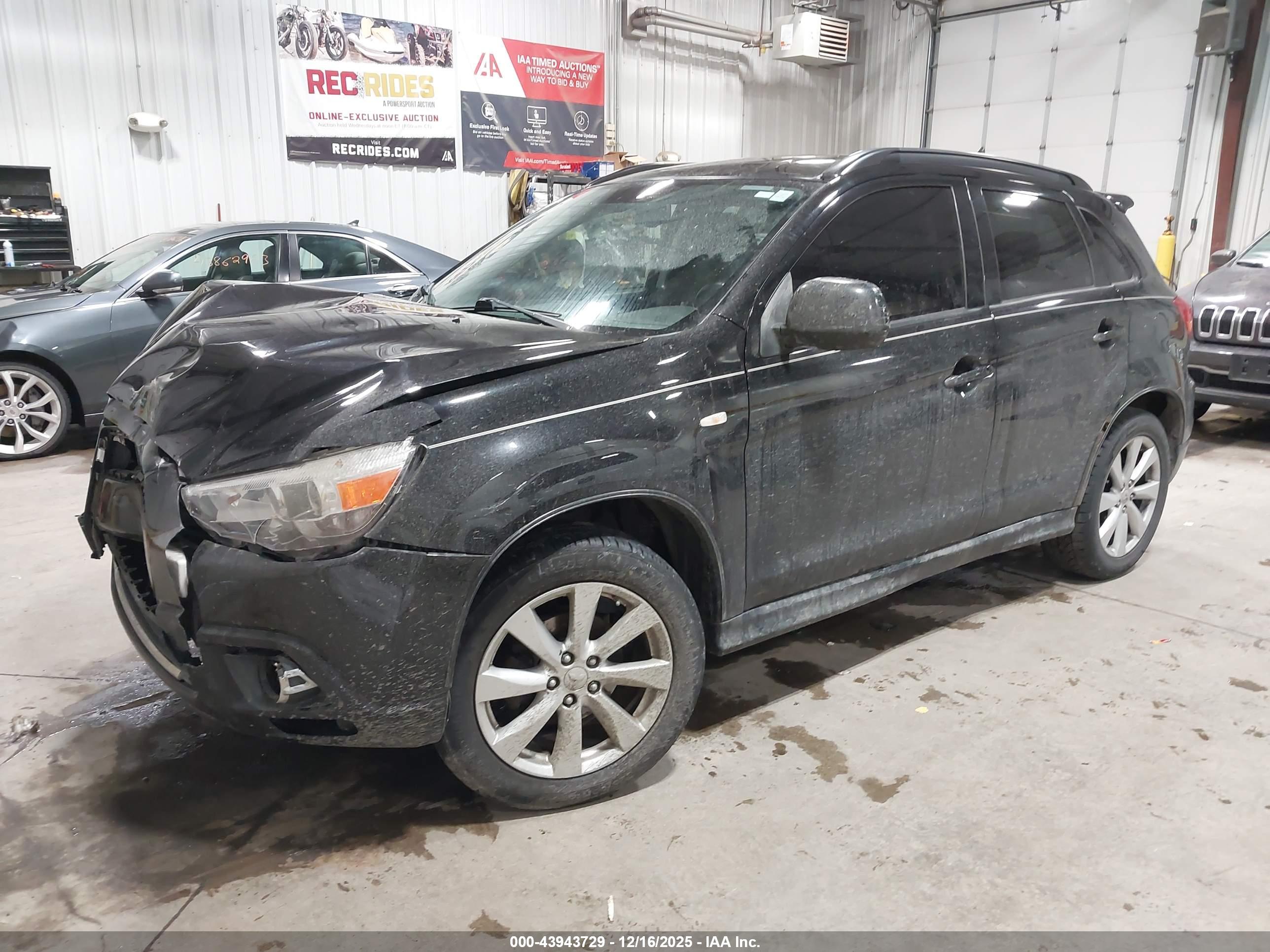 MITSUBISHI OUTLANDER image 2
