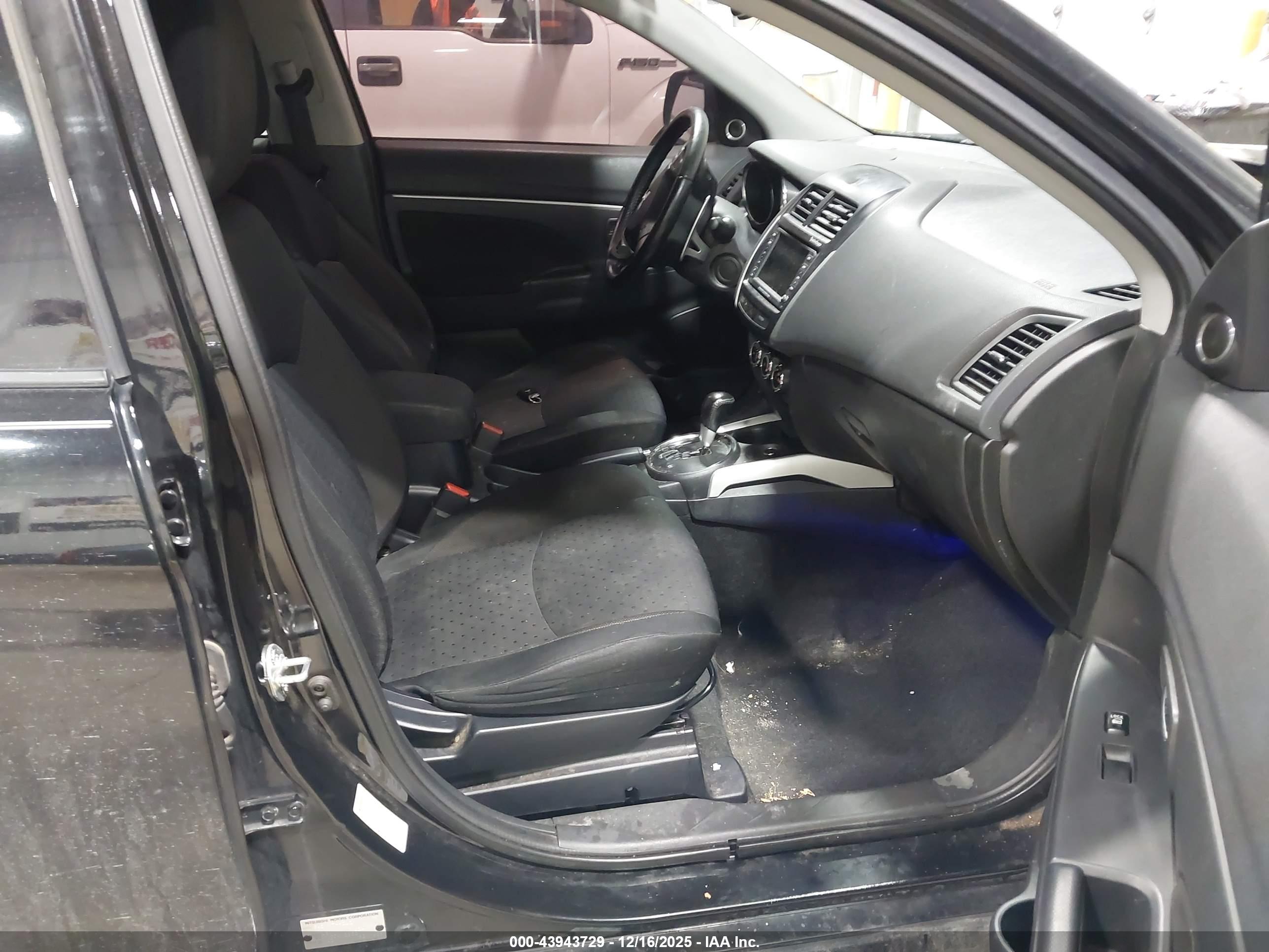 MITSUBISHI OUTLANDER image 5