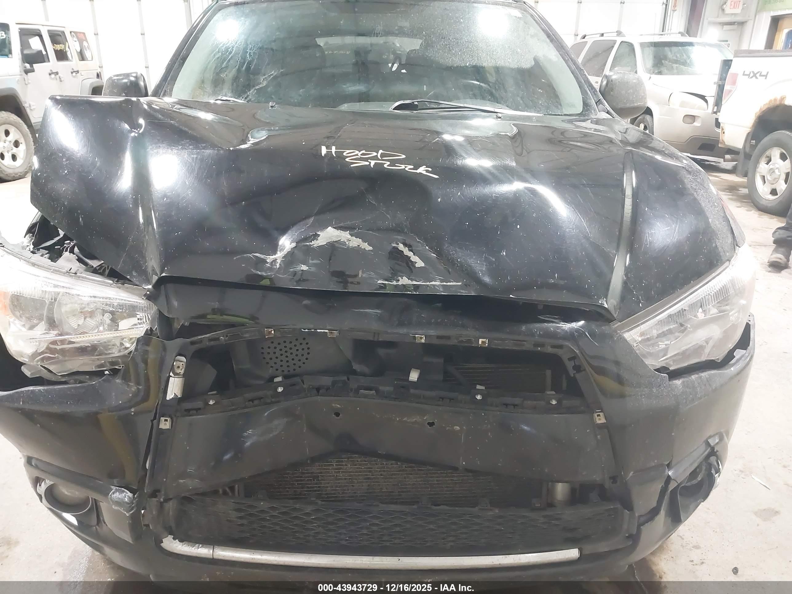 MITSUBISHI OUTLANDER image 6