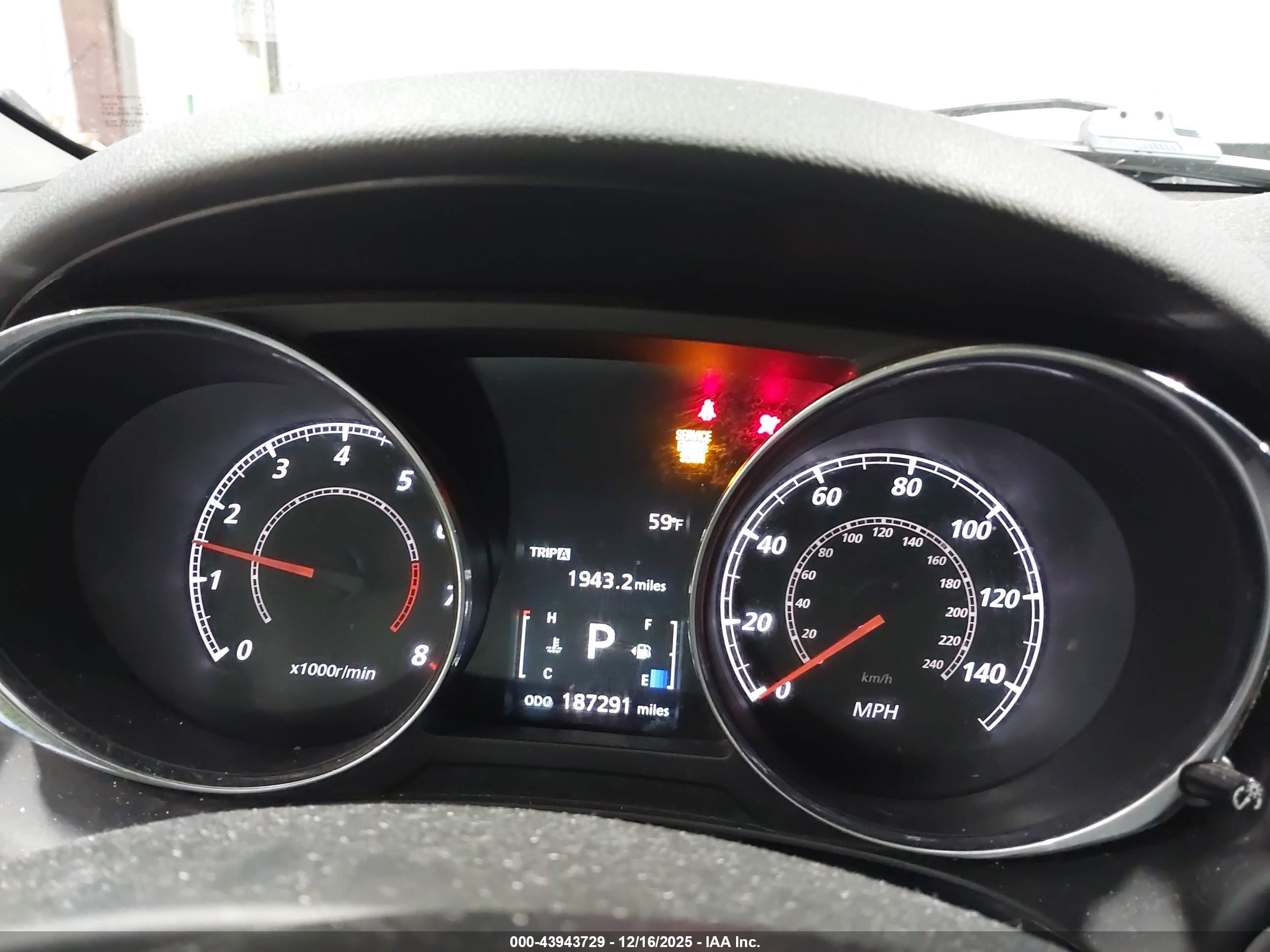 MITSUBISHI OUTLANDER image 7