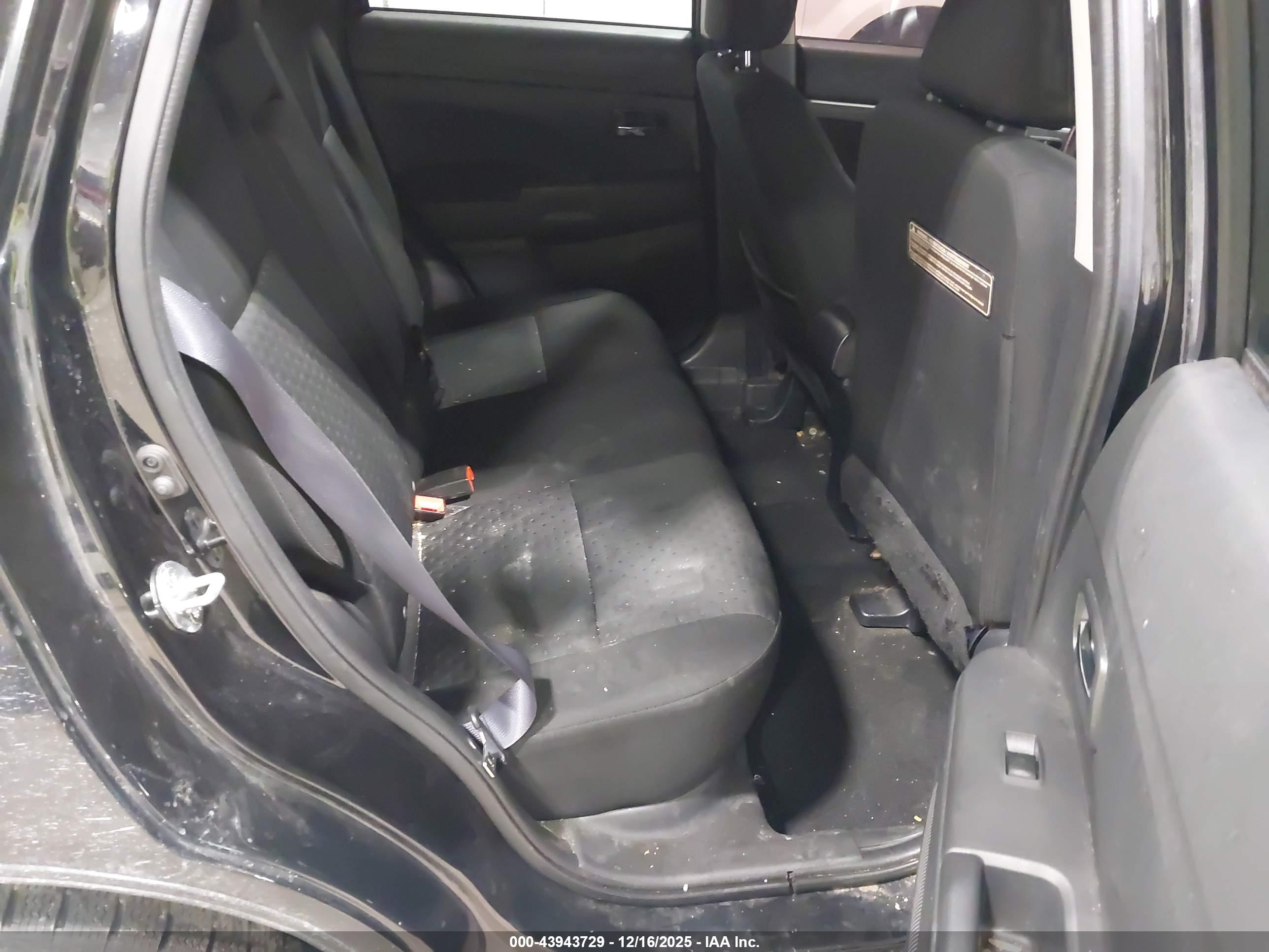 MITSUBISHI OUTLANDER image 8