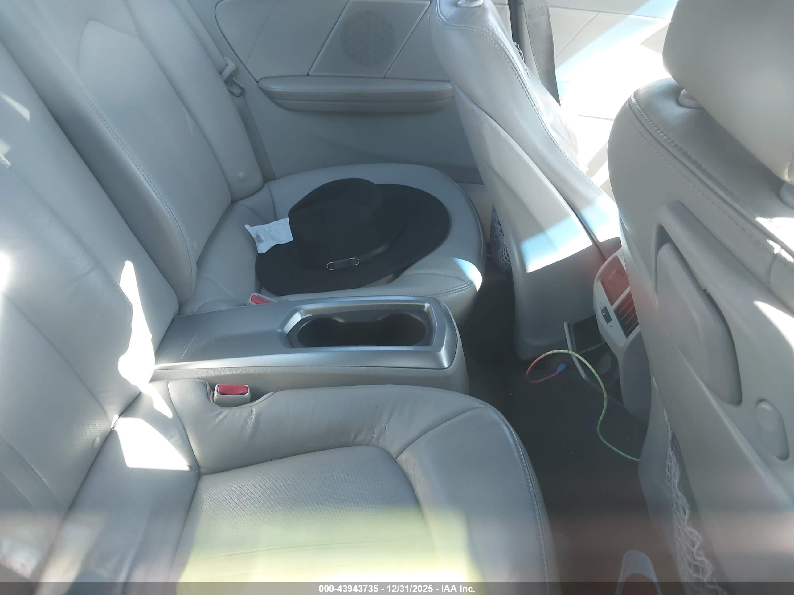 CADILLAC CTS image 8