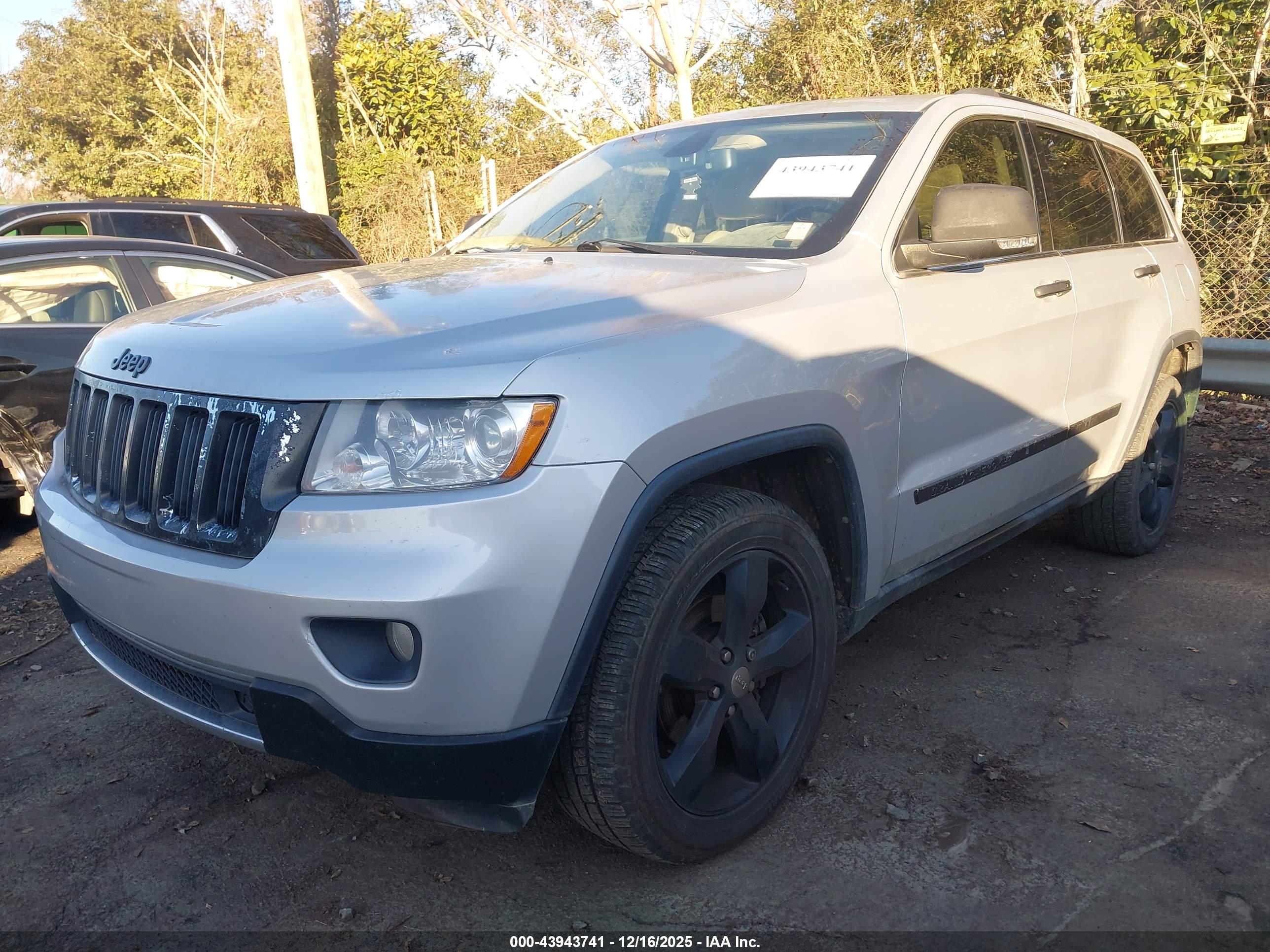 JEEP GRAND image 2