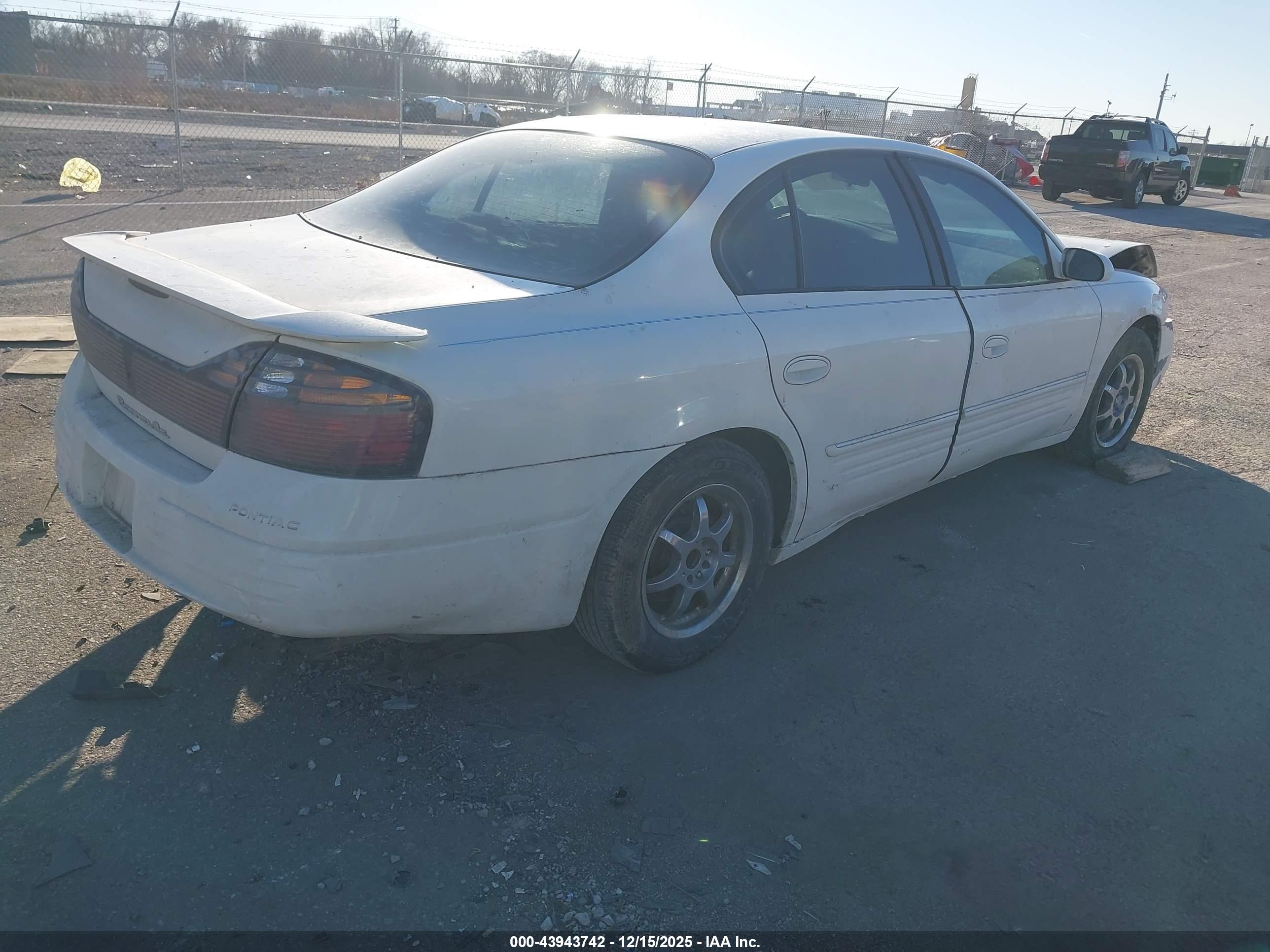 PONTIAC BONNEVILLE image 4