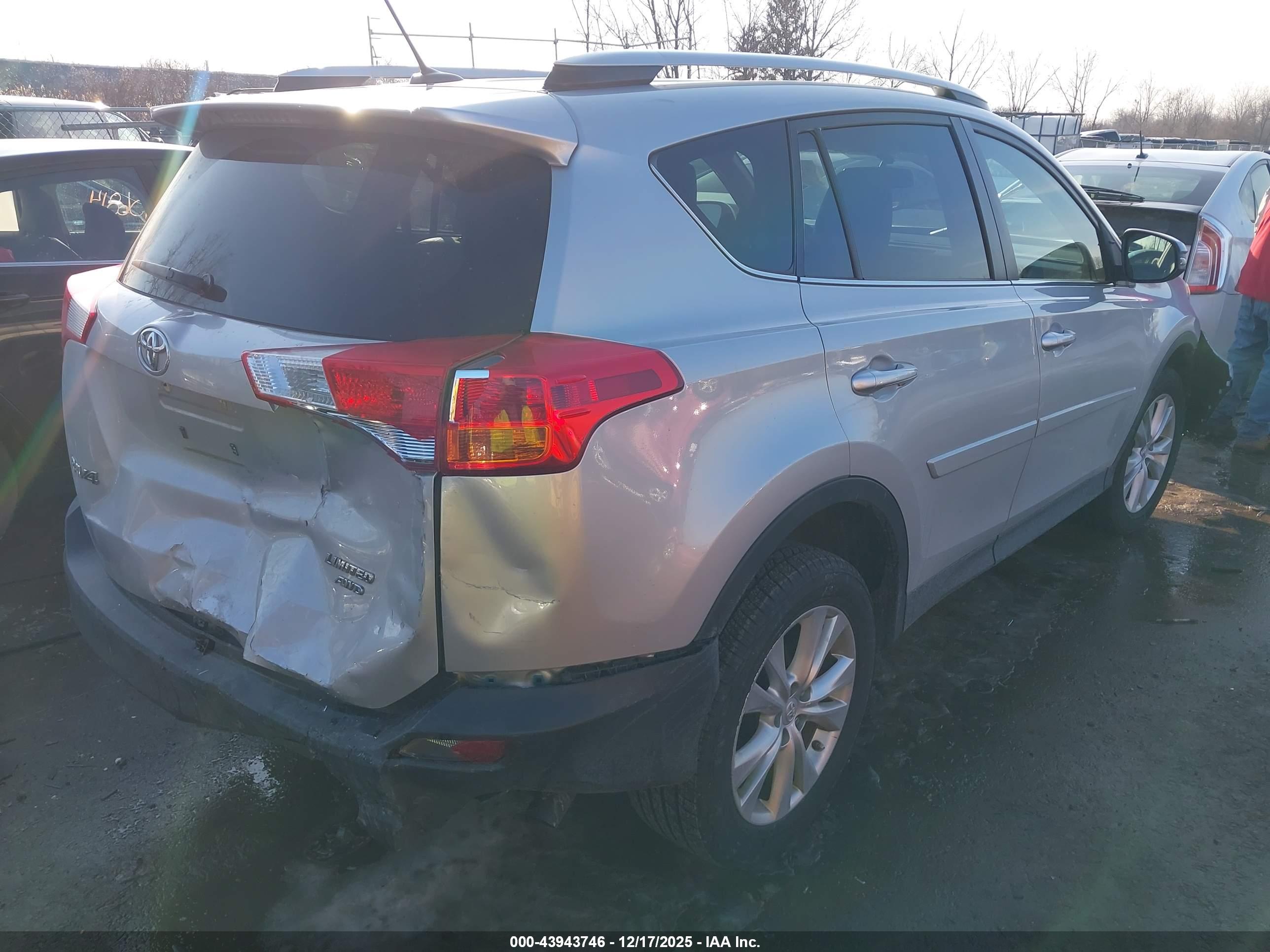 TOYOTA RAV4 image 4