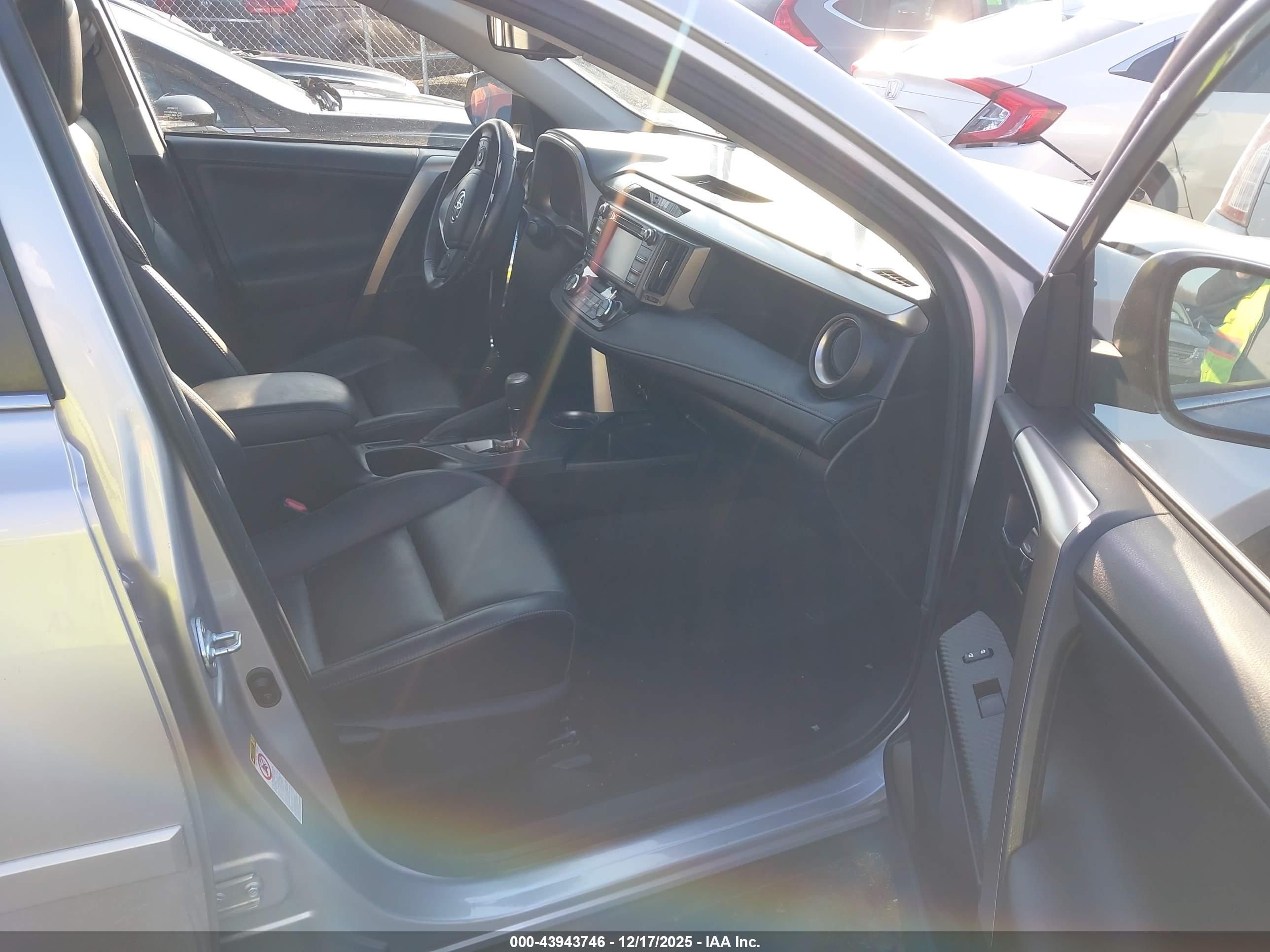 TOYOTA RAV4 image 5