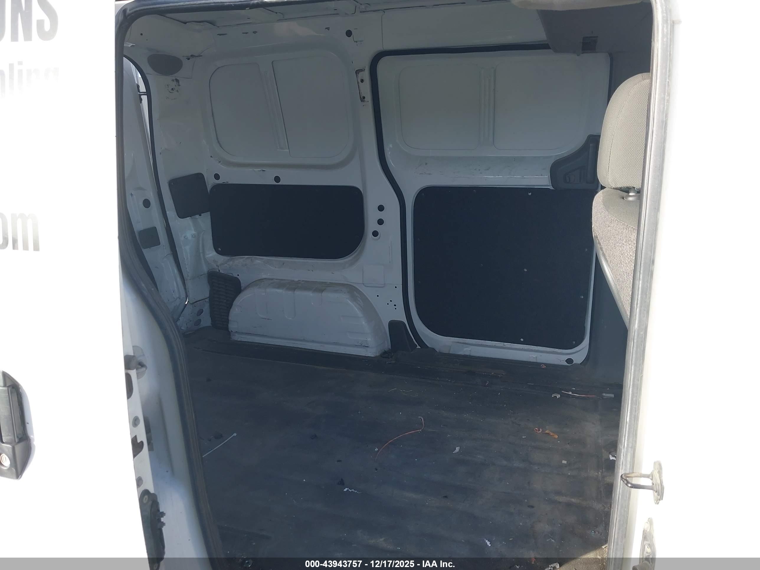 NISSAN NV200 image 8