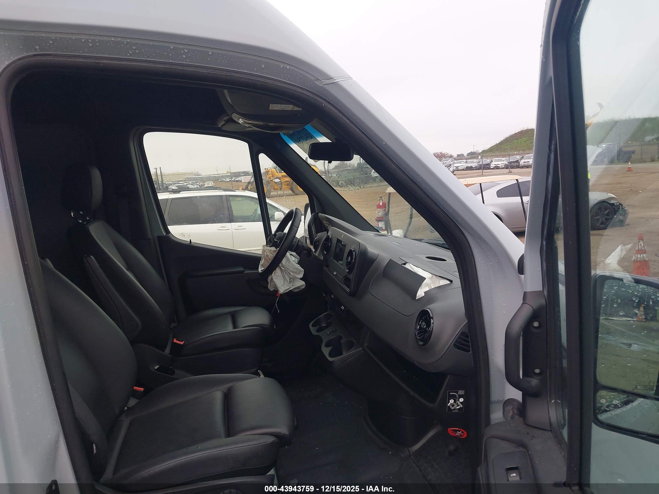 MERCEDES-BENZ SPRINTER image 5