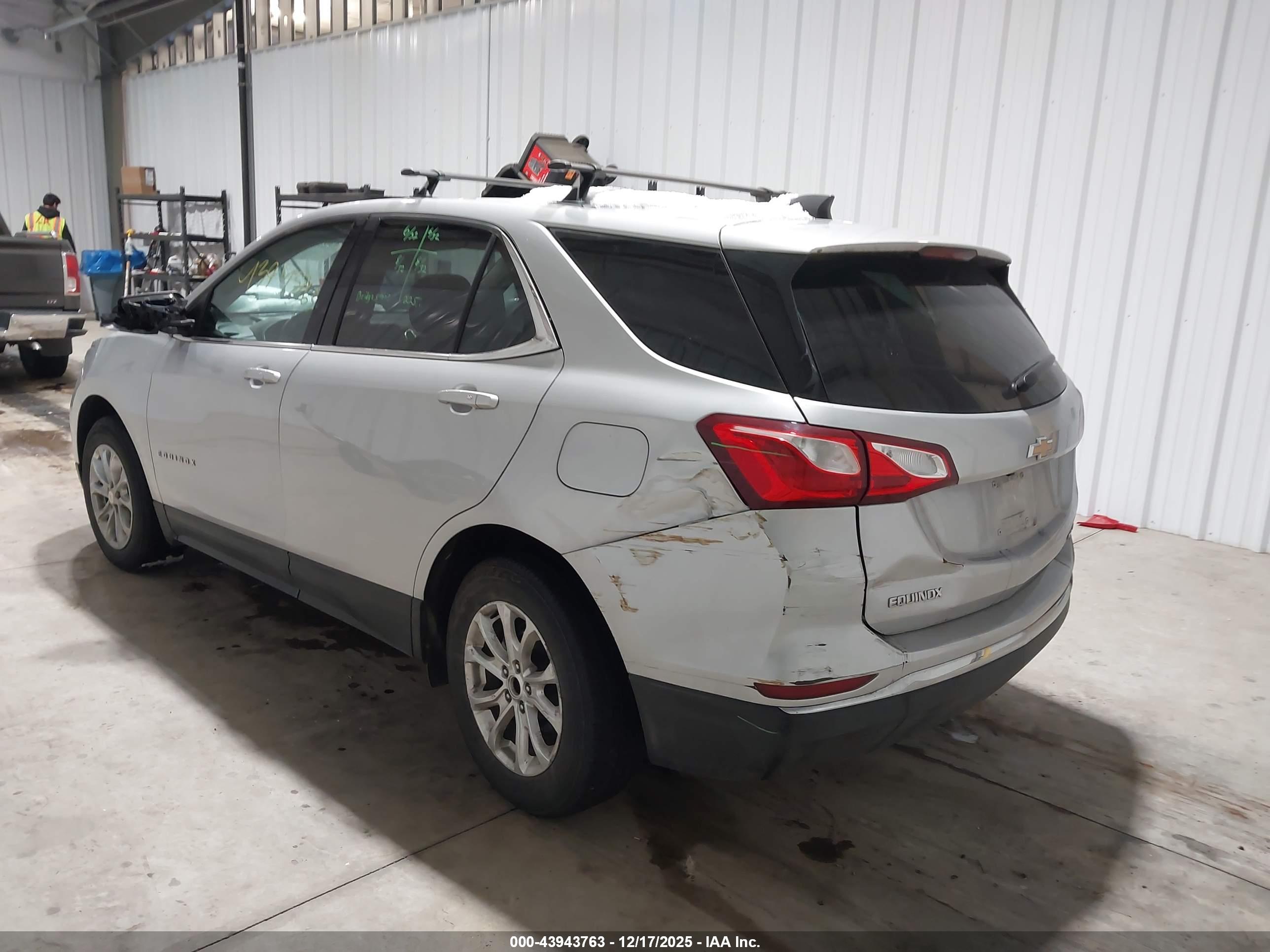 CHEVROLET EQUINOX image 3