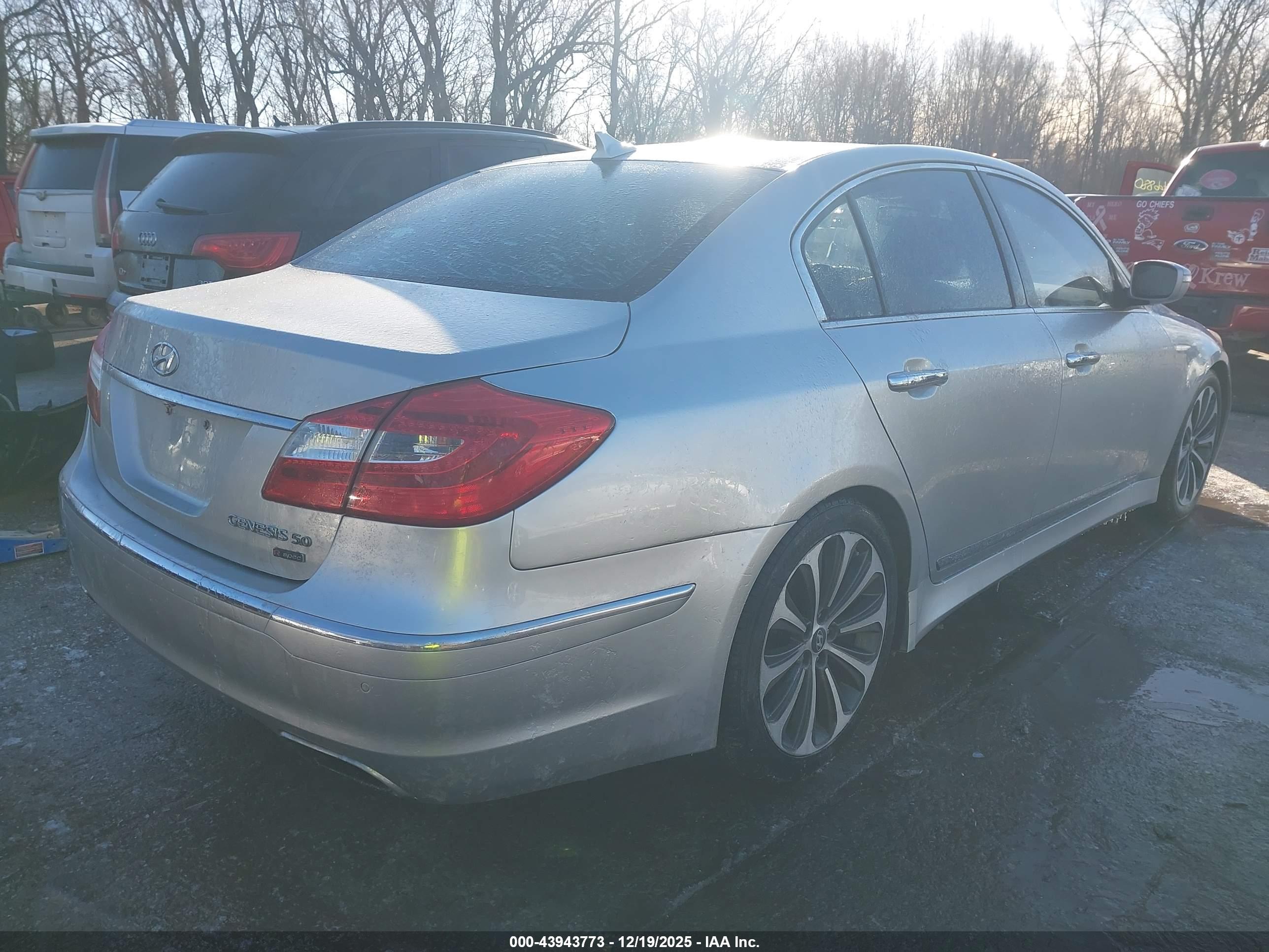 HYUNDAI GENESIS image 4
