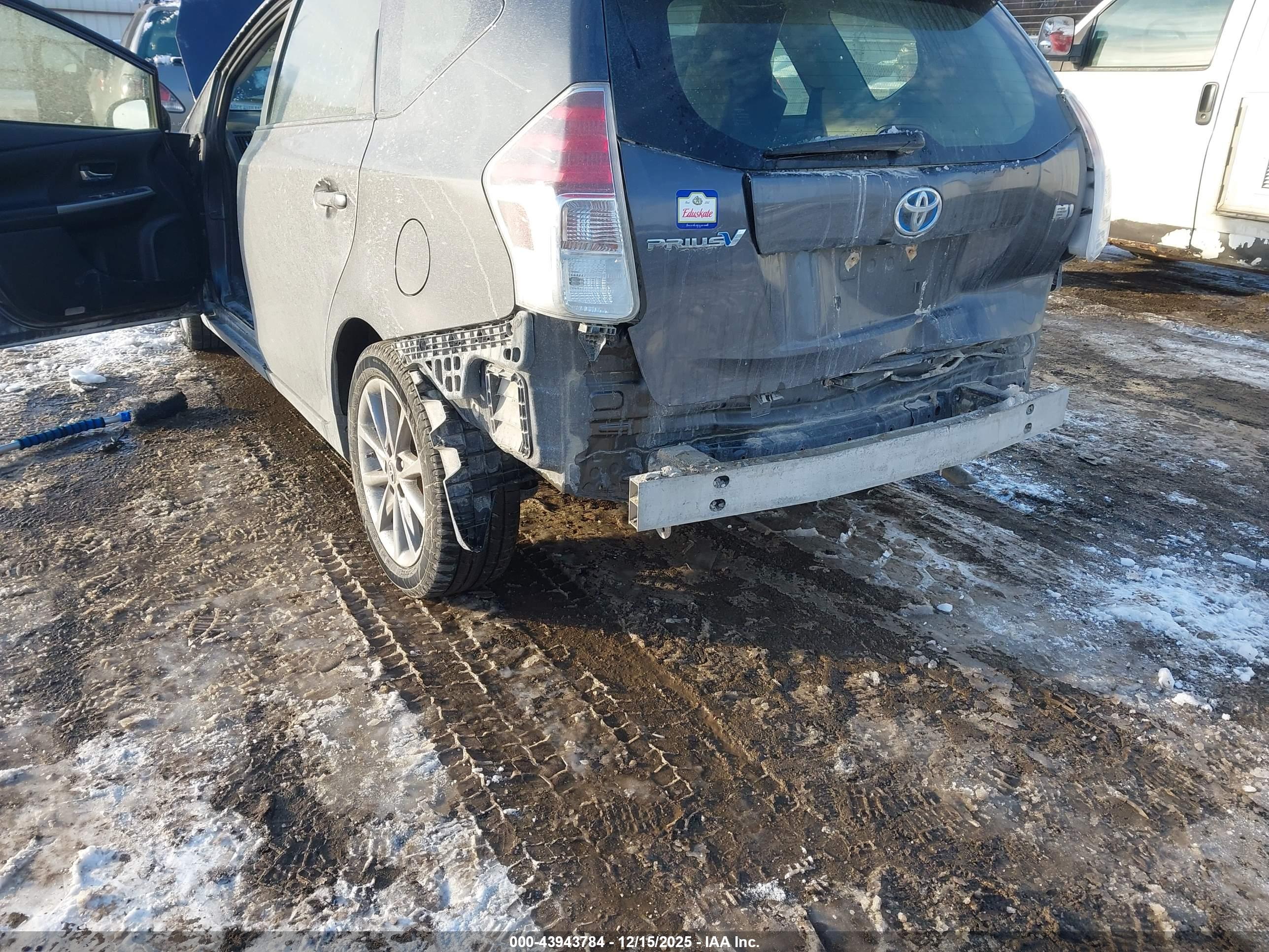 TOYOTA PRIUS image 6