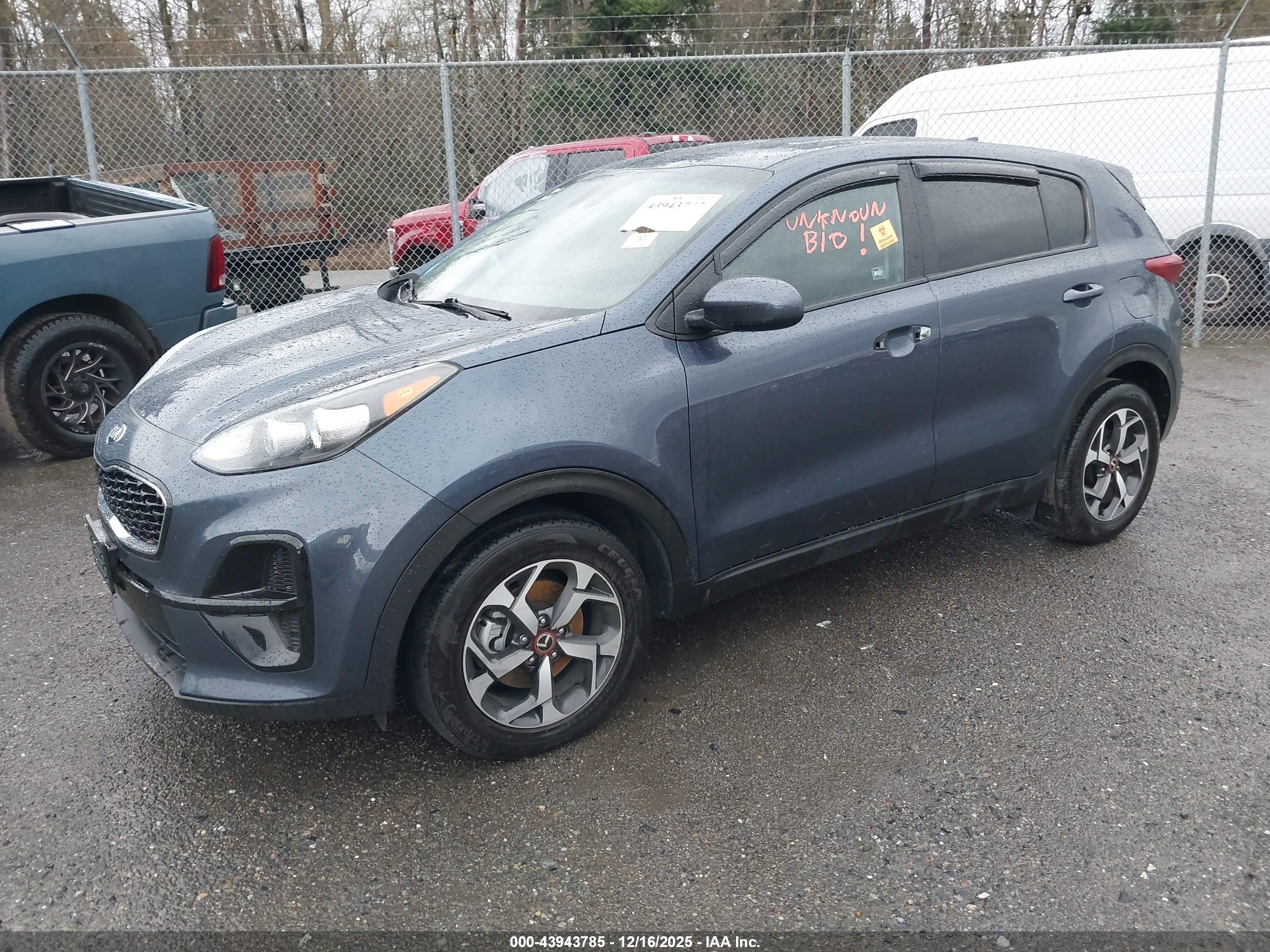 KIA SPORTAGE image 2