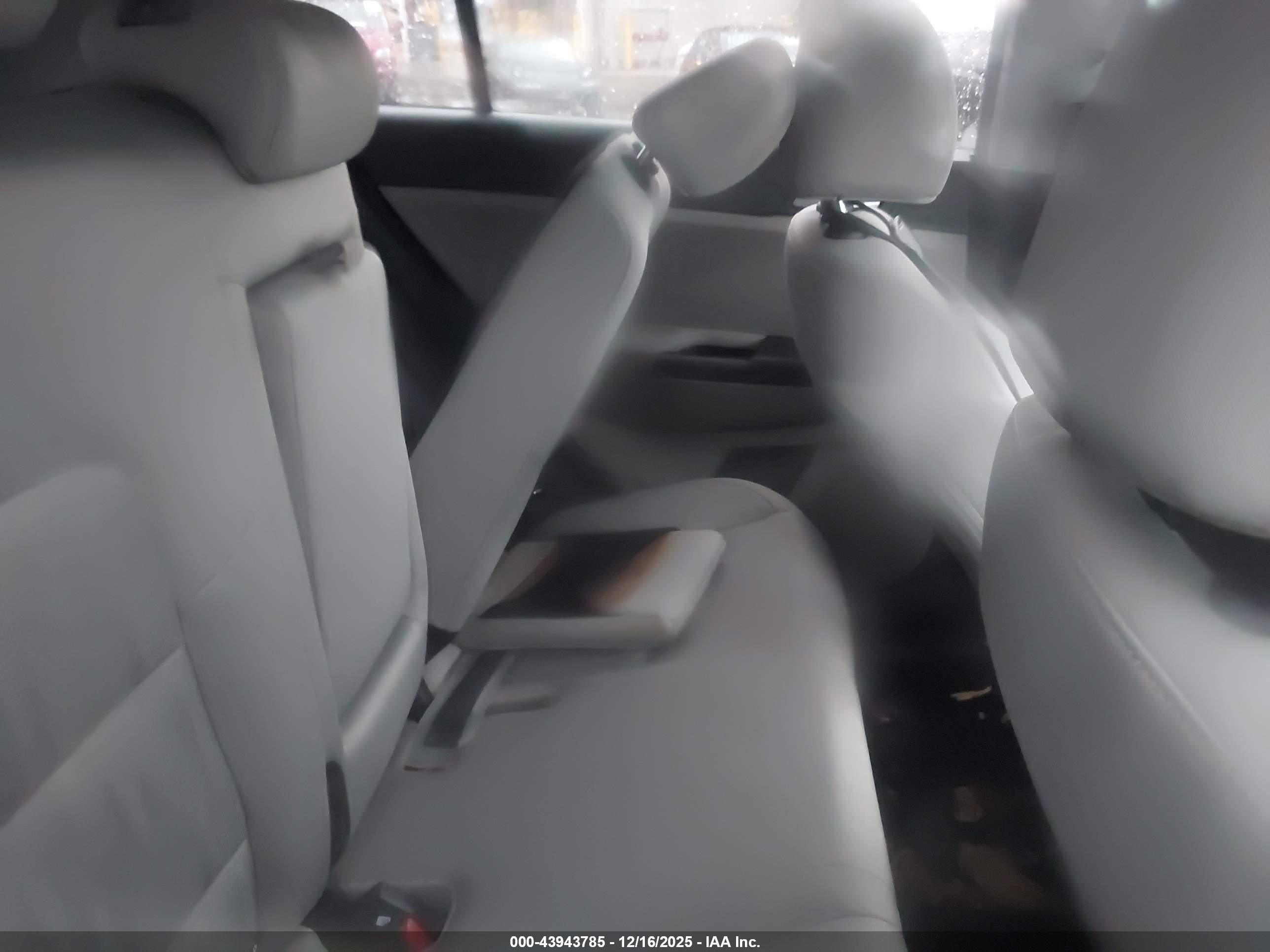 KIA SPORTAGE image 8