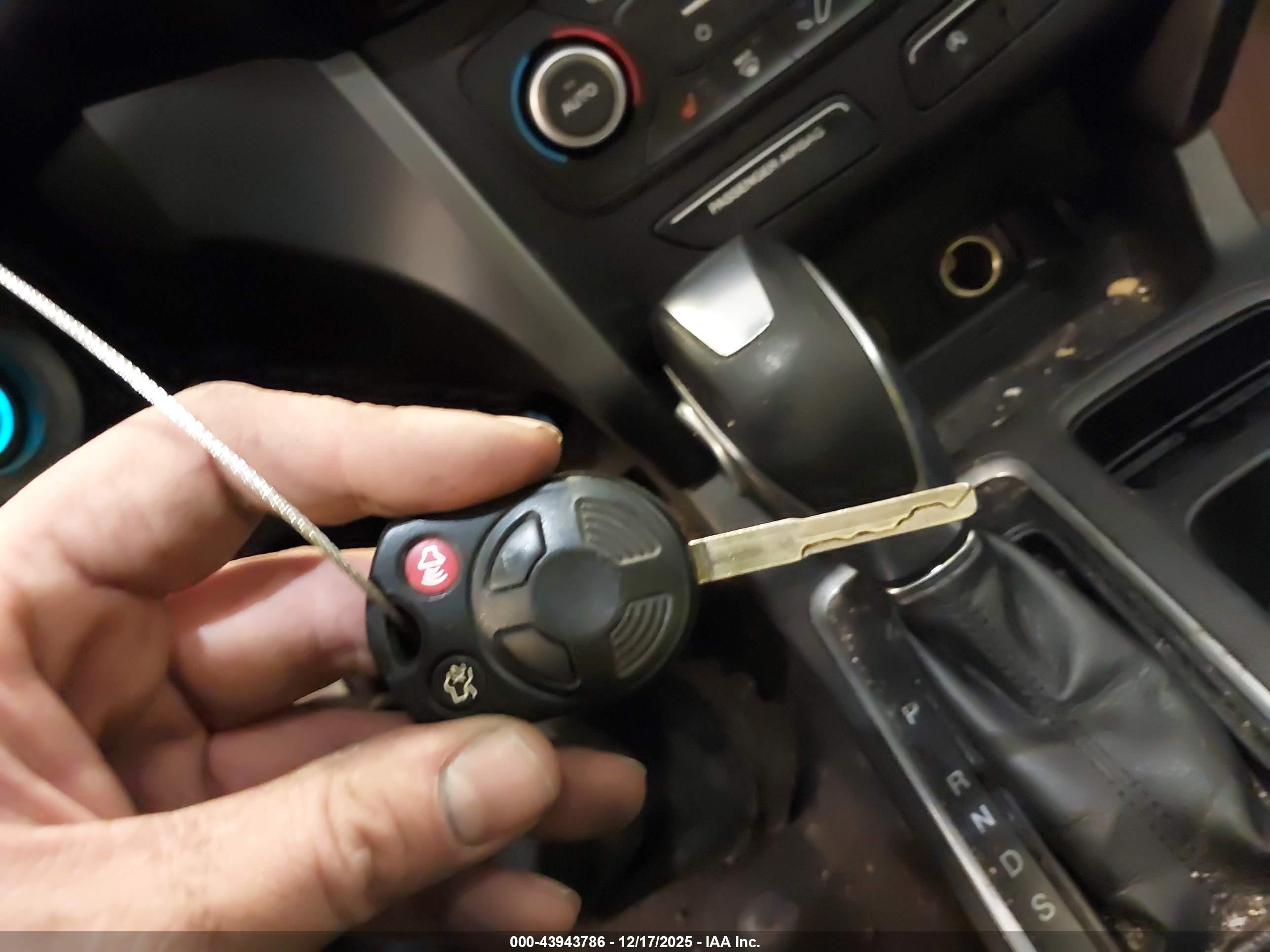 FORD ESCAPE image 11
