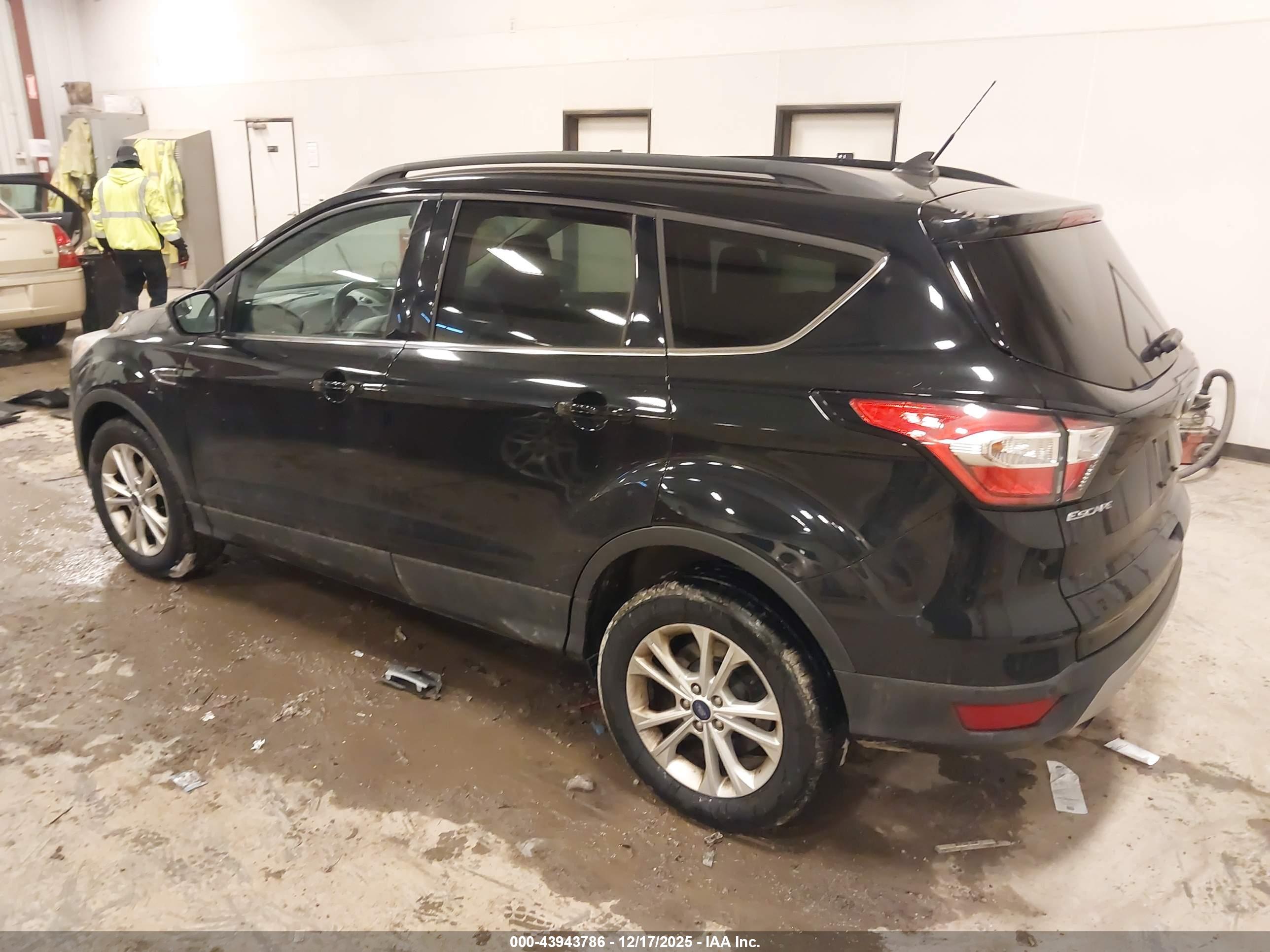 FORD ESCAPE image 3