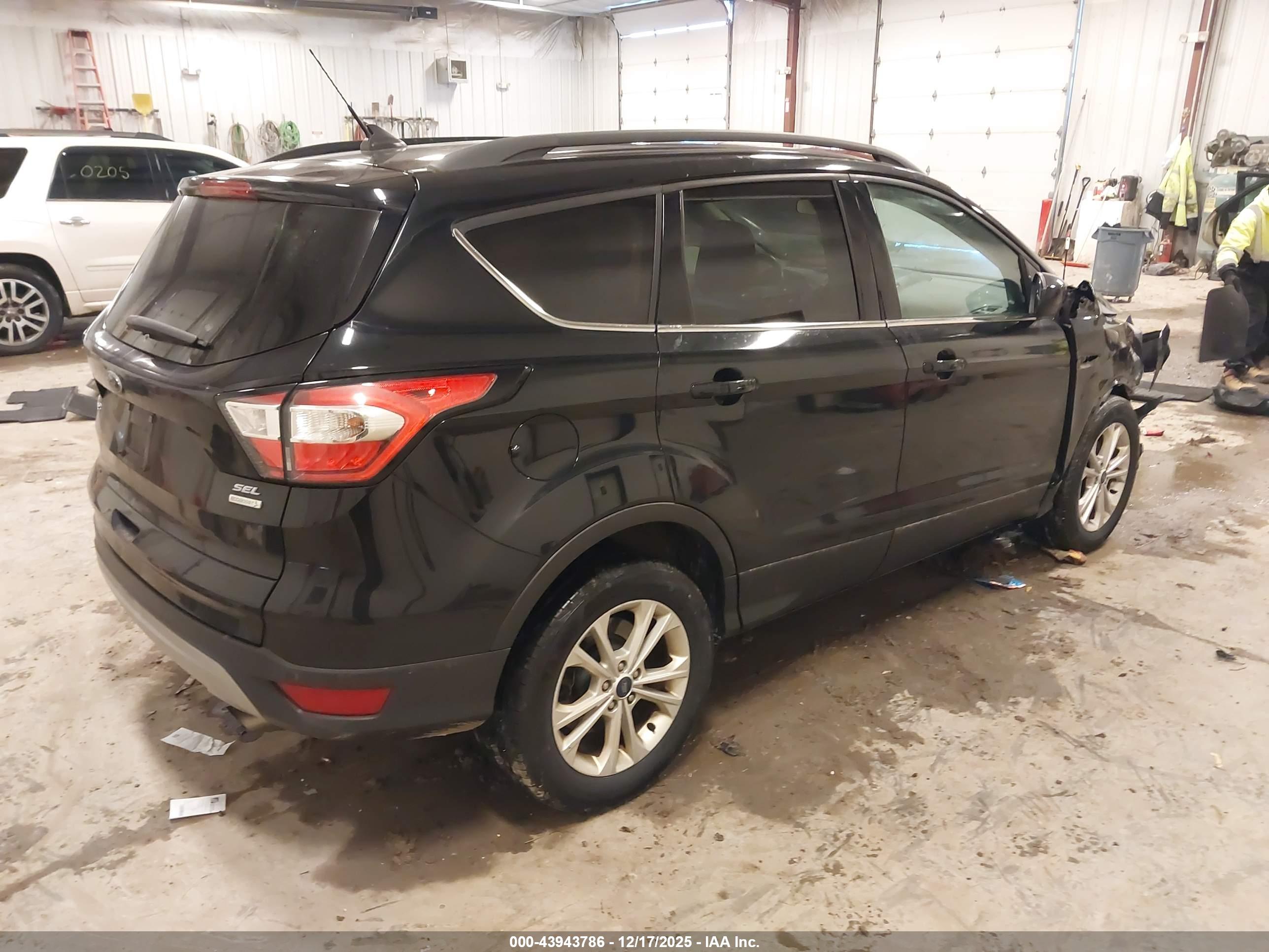 FORD ESCAPE image 4