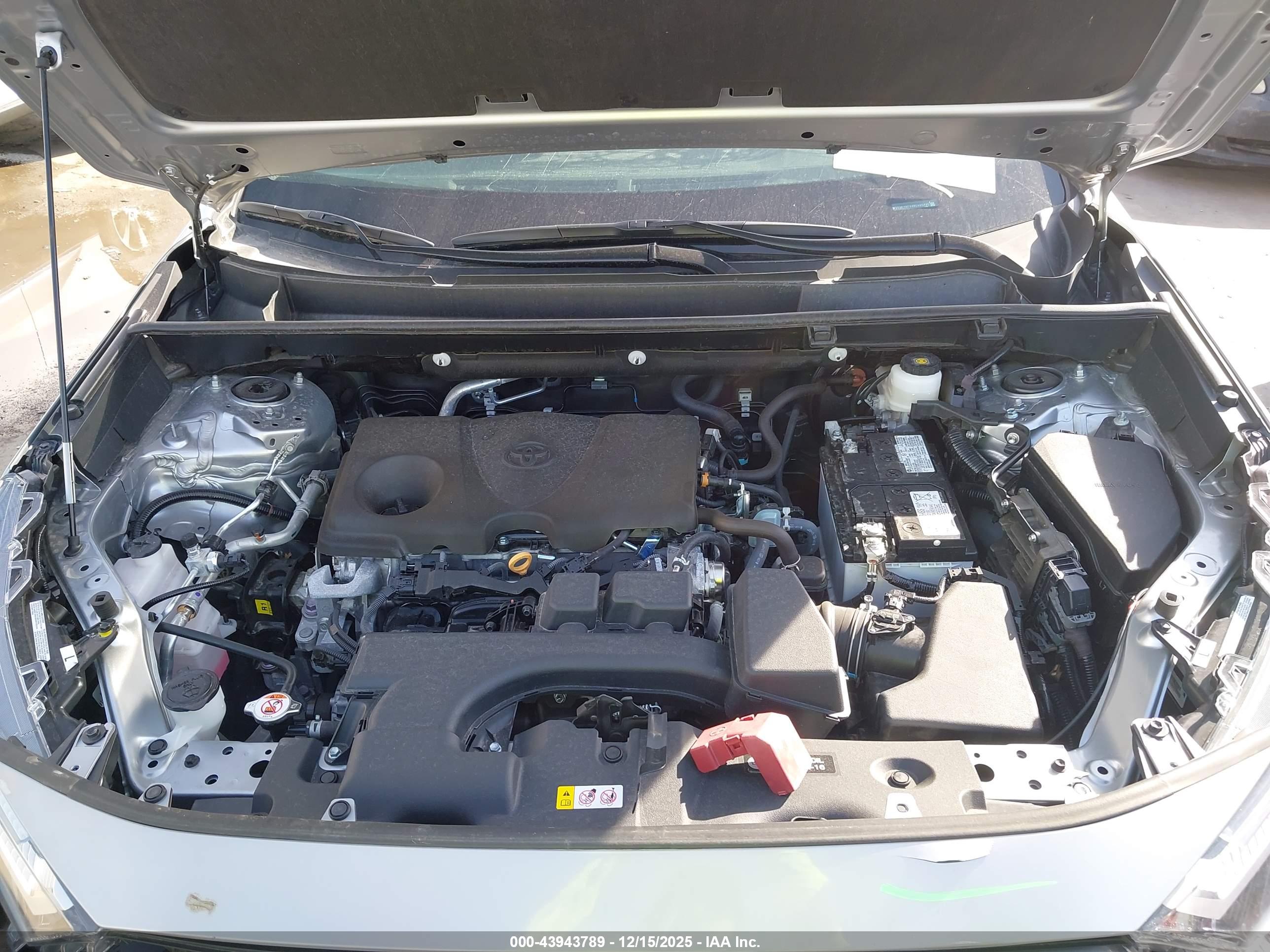TOYOTA RAV4 image 10