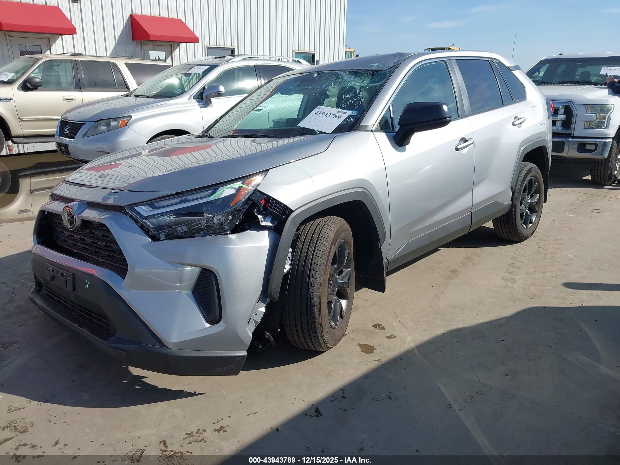 TOYOTA RAV4 image 2