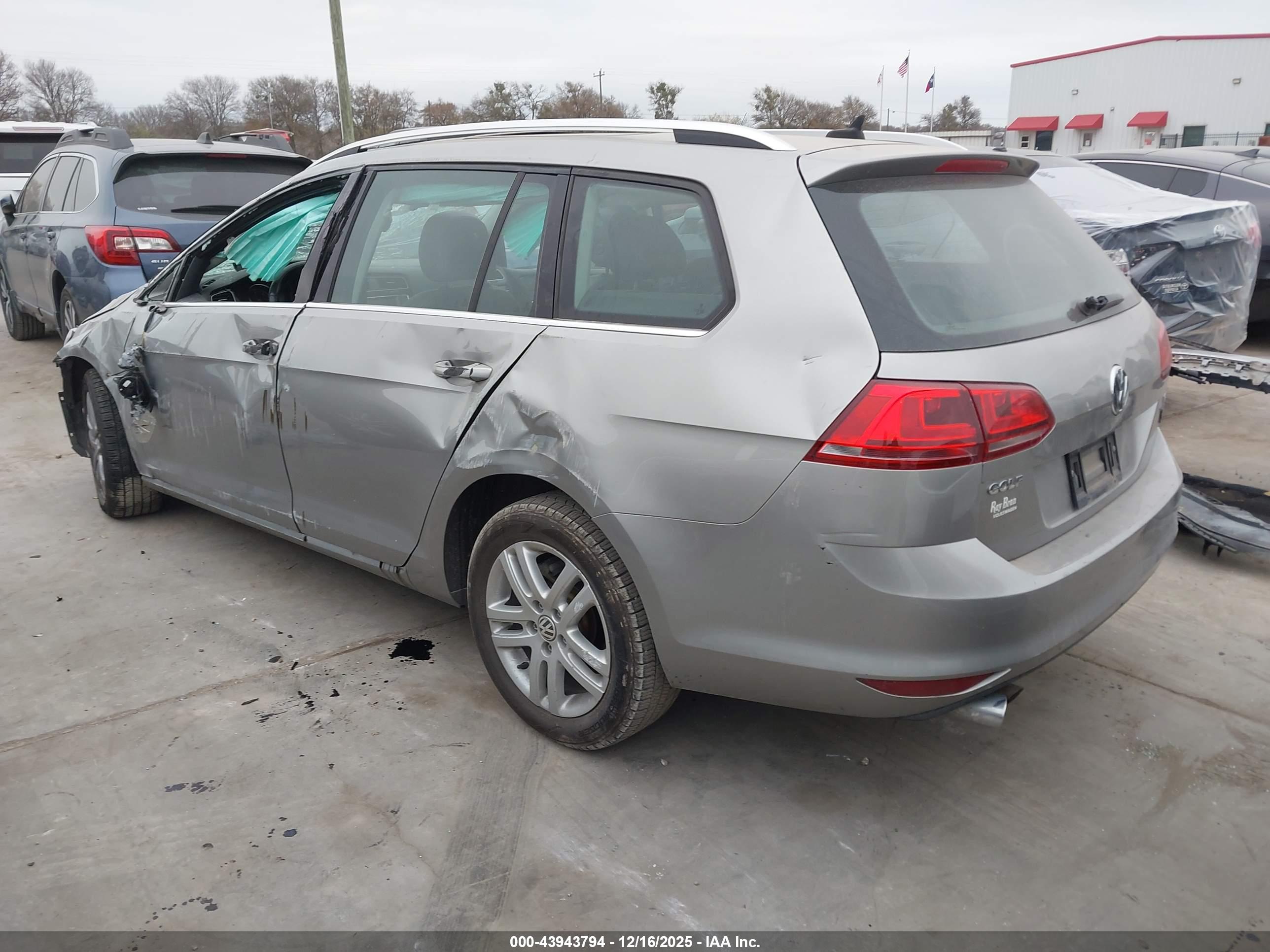 VOLKSWAGEN GOLF image 3