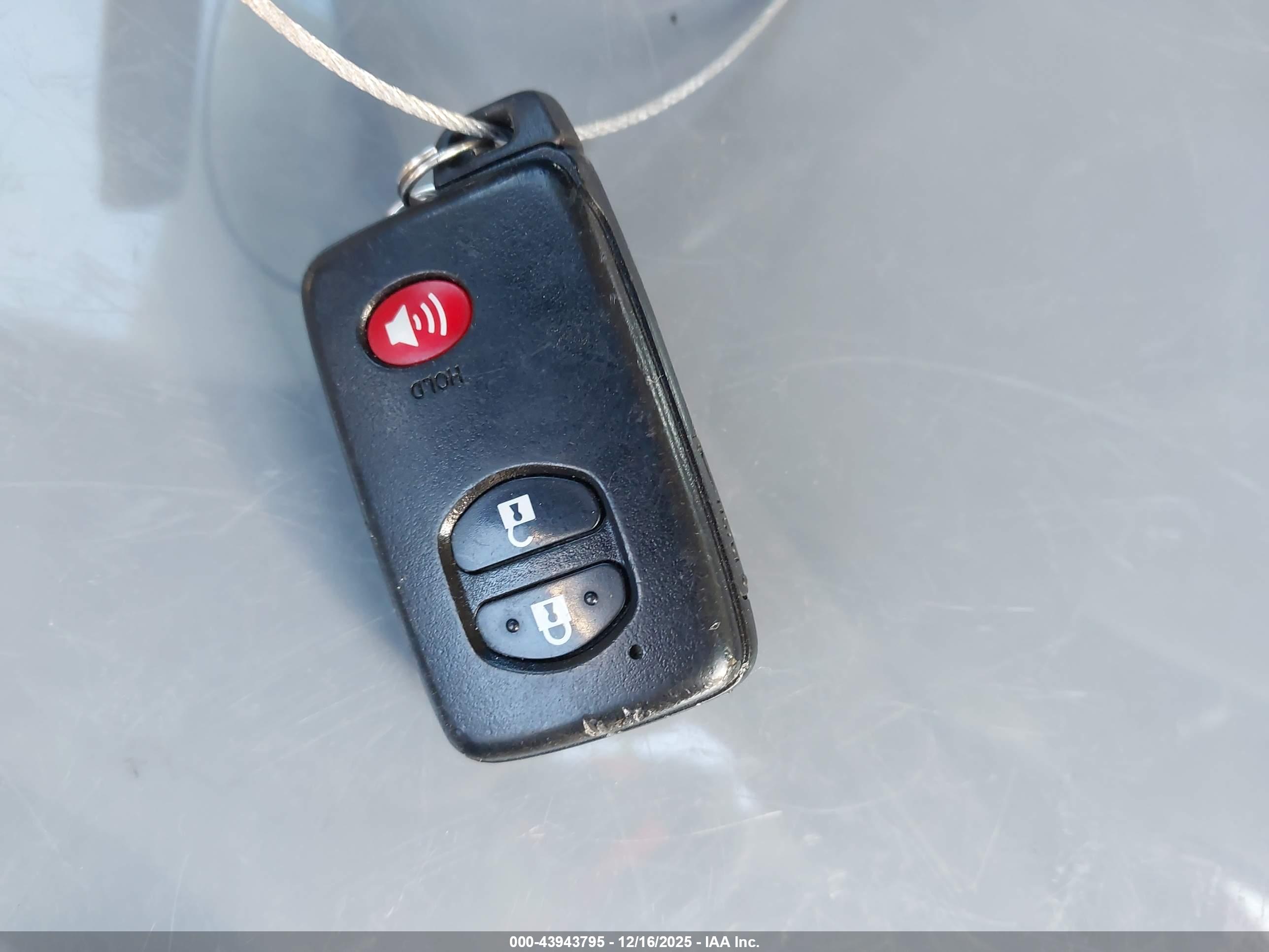 TOYOTA PRIUS image 11