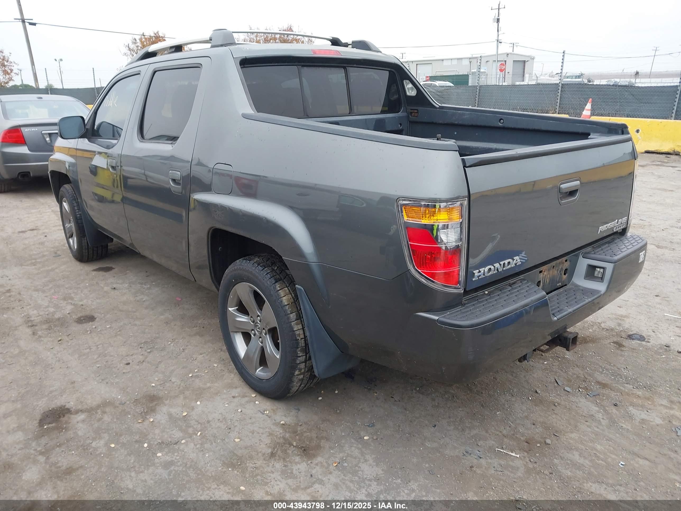 HONDA RIDGELINE image 3