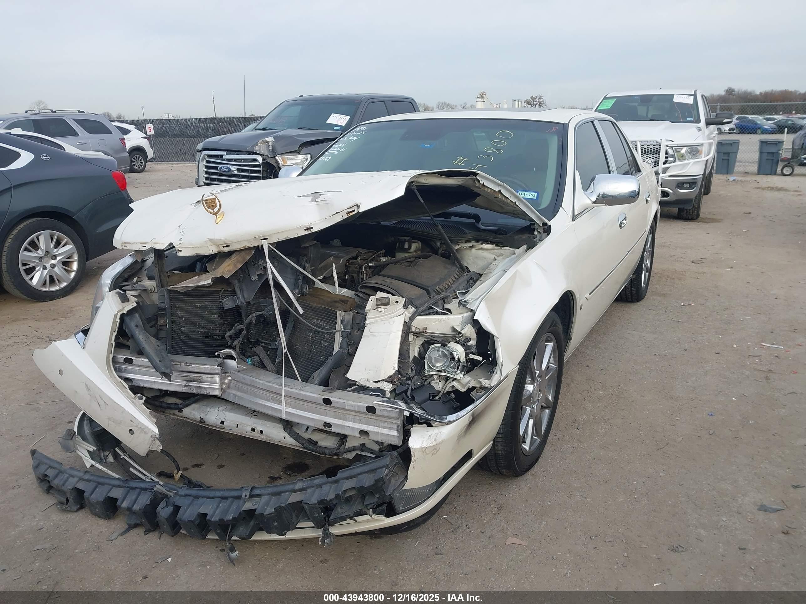 CADILLAC DTS image 2
