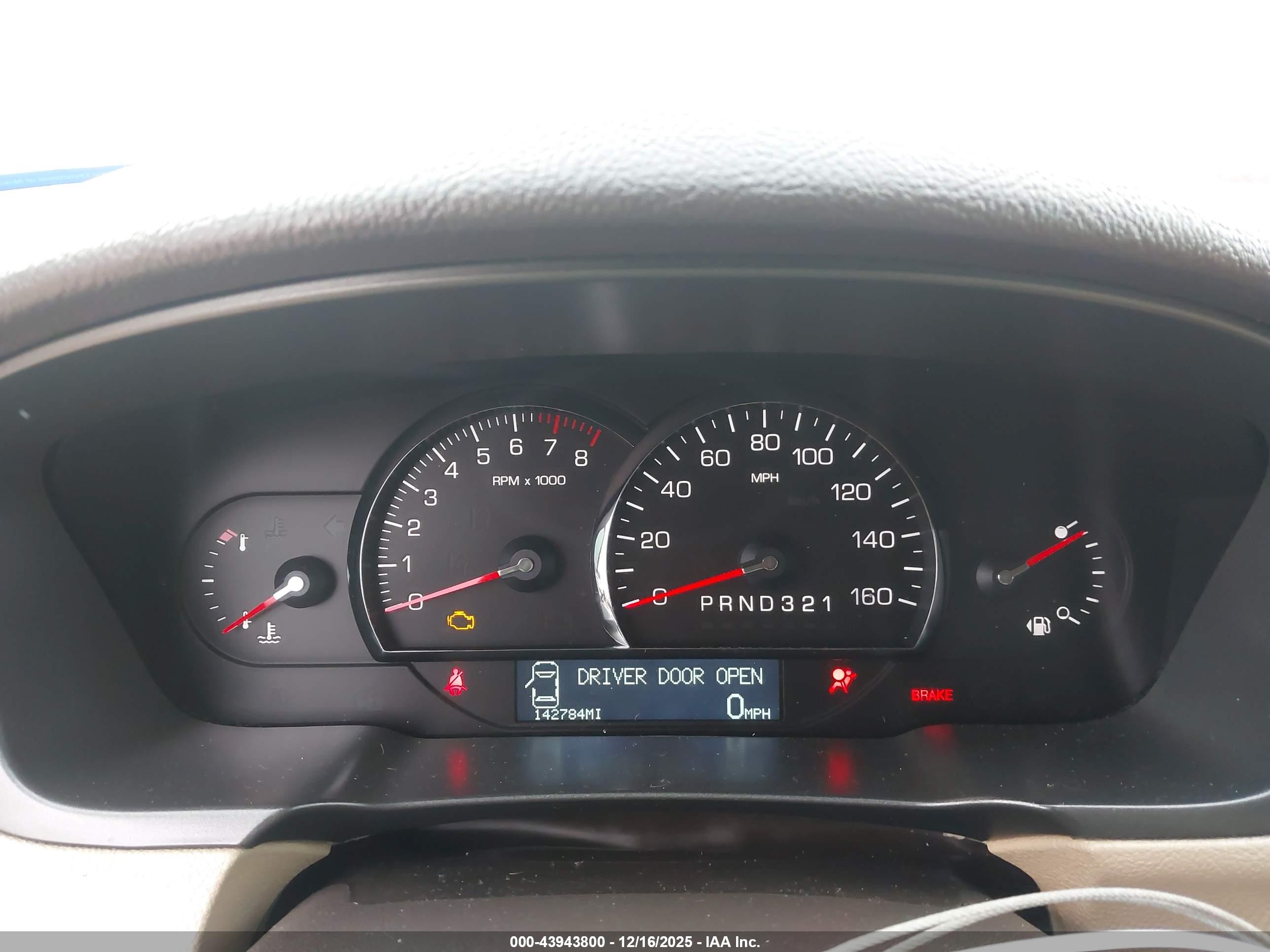 CADILLAC DTS image 7