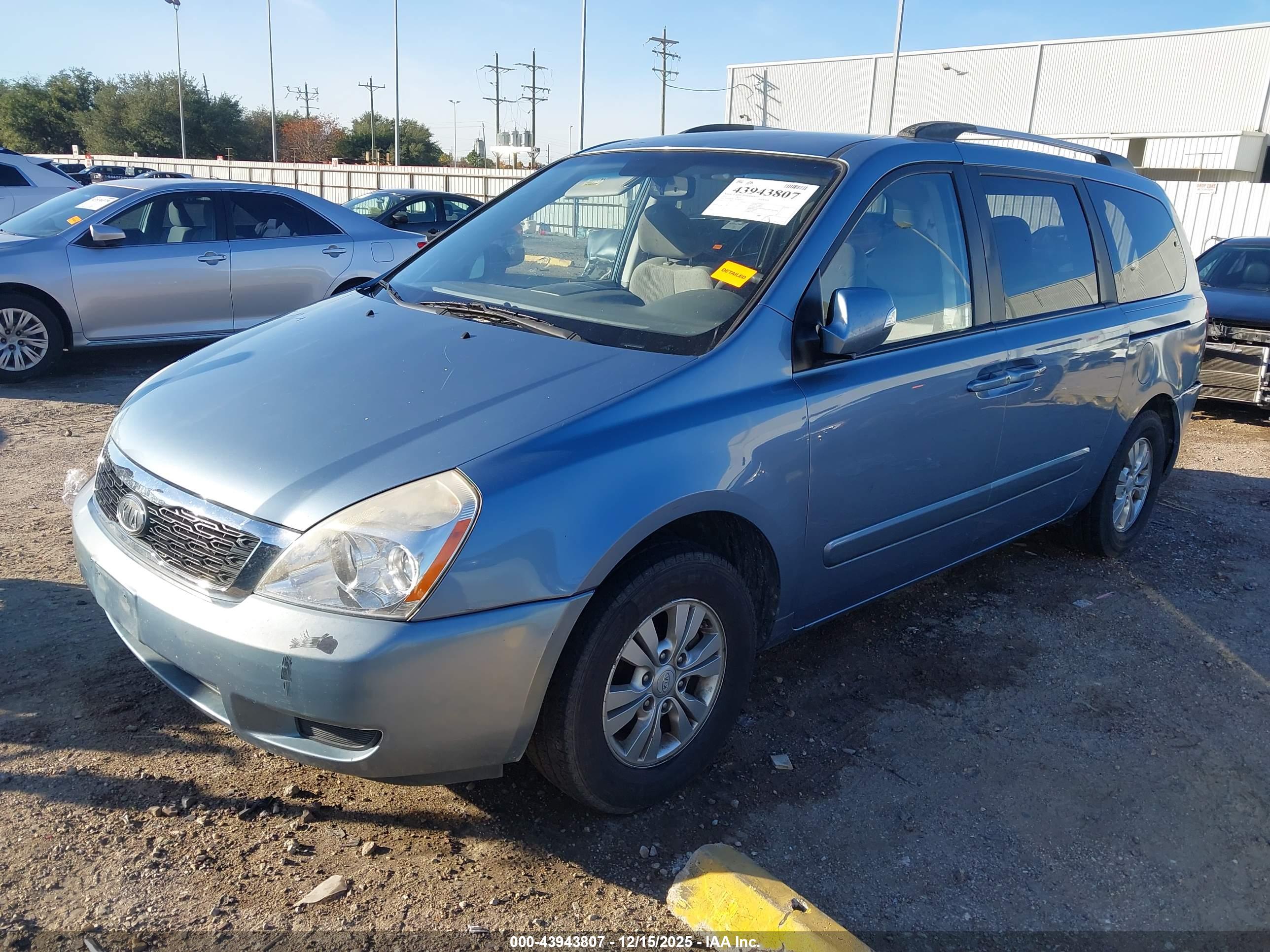 KIA SEDONA image 2